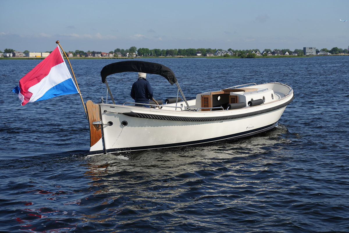 Jan van Gent 10.35 Cabin