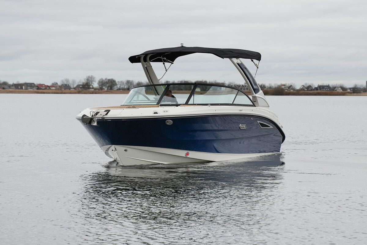 foto: 40 Sea Ray SDX 230