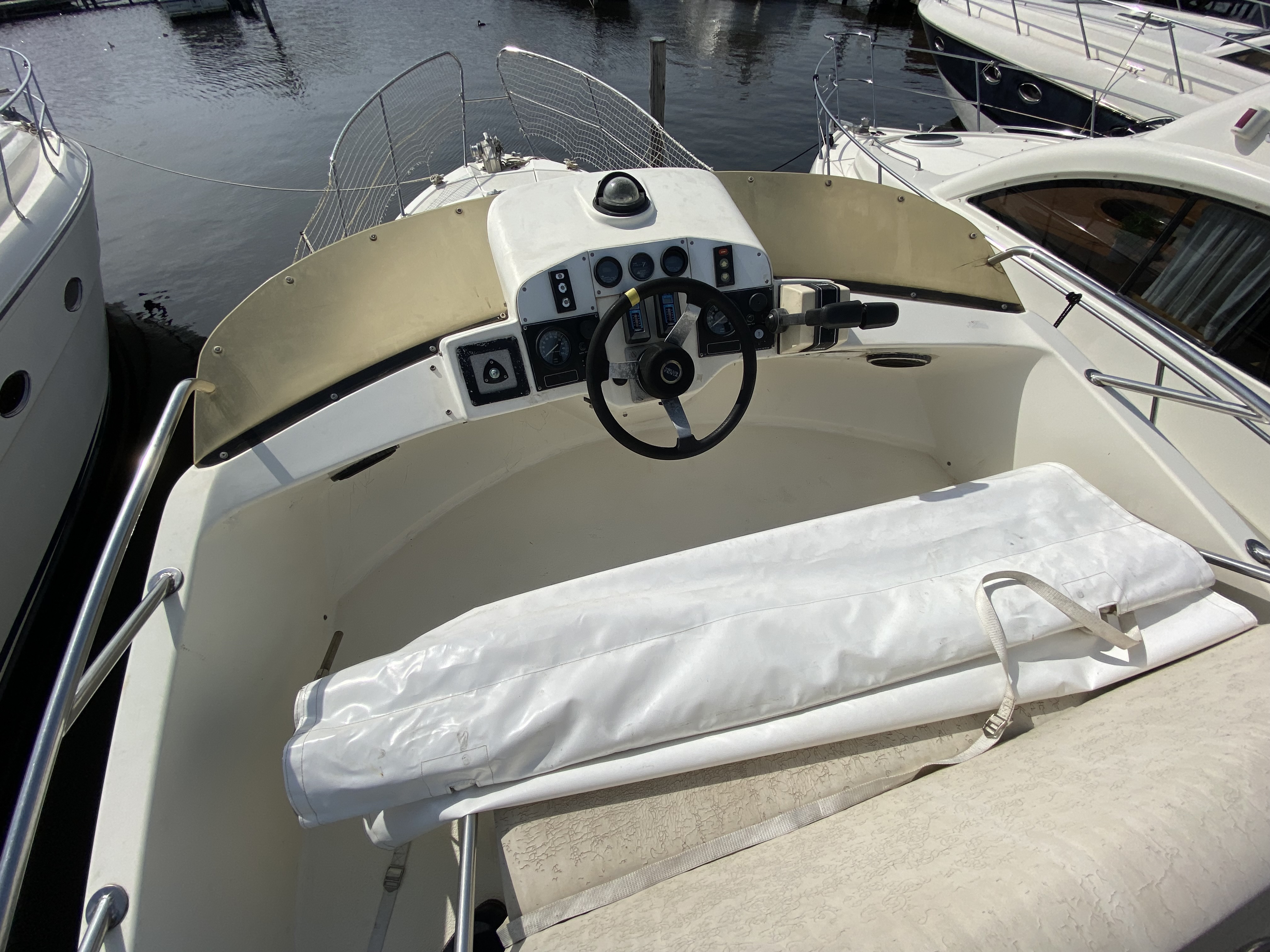 foto: 18 Sealine 305 Fly