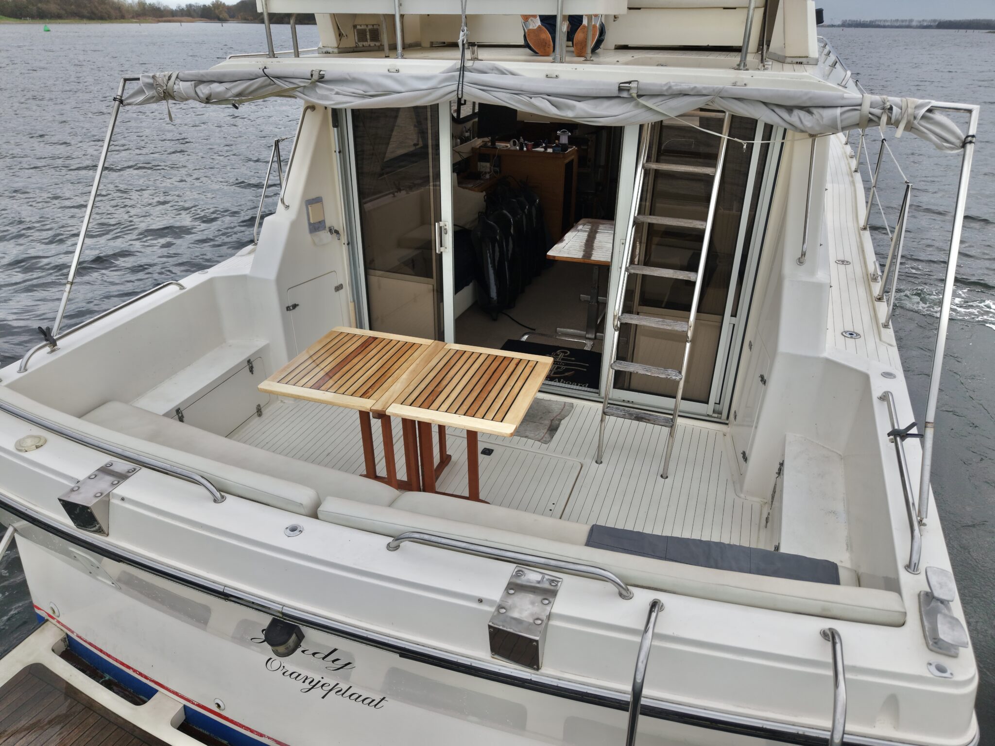 foto: 81 Princess Princess 415 FB