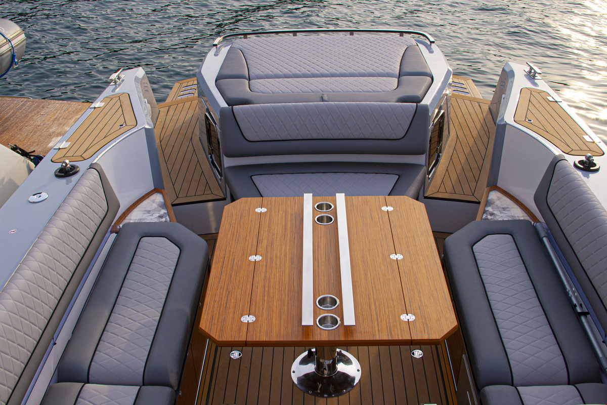 foto: 39 Alfastreet Marine 28 Cabin - Inboard Series