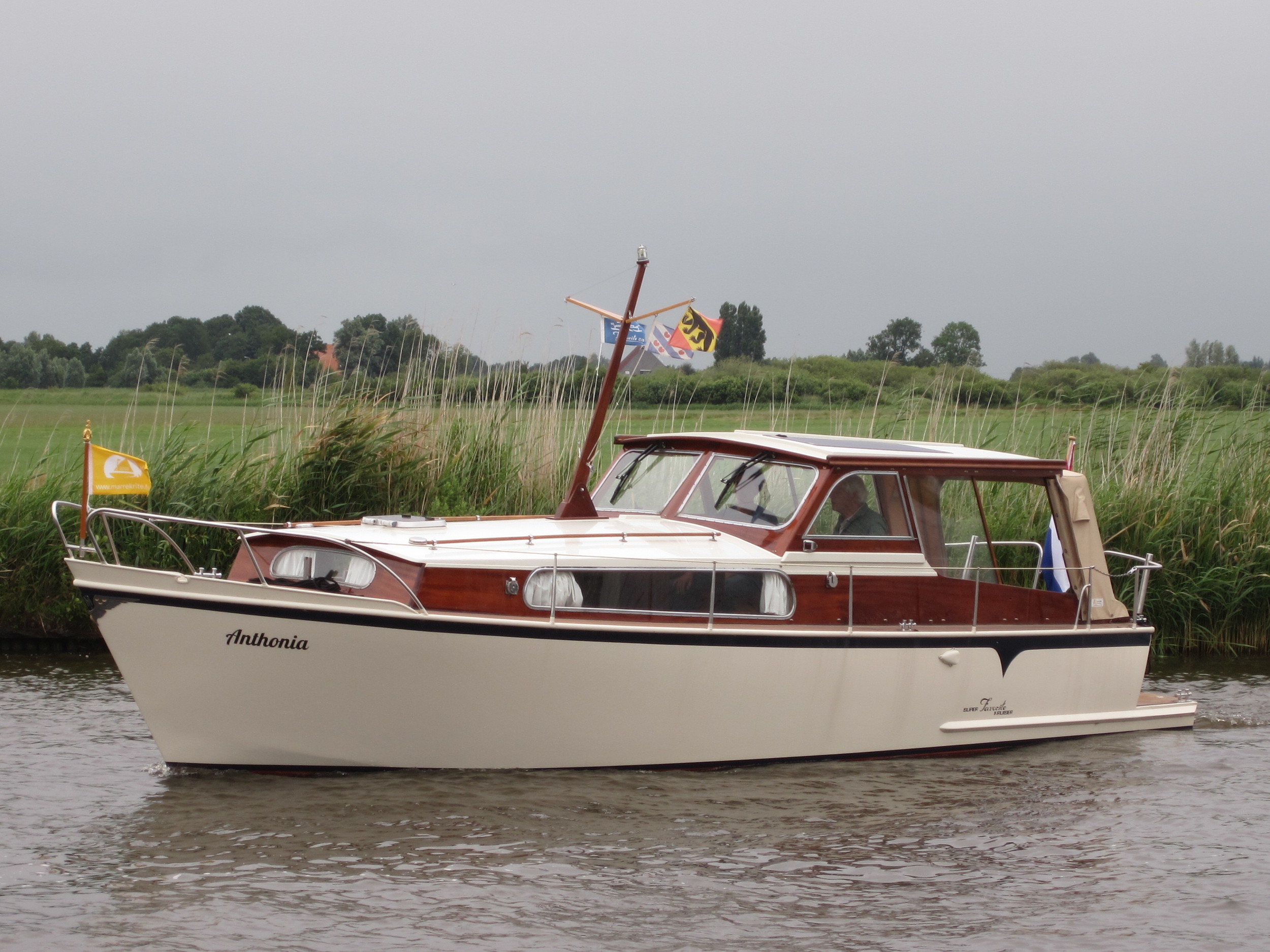 foto: 69 Super Favorite 860 OK