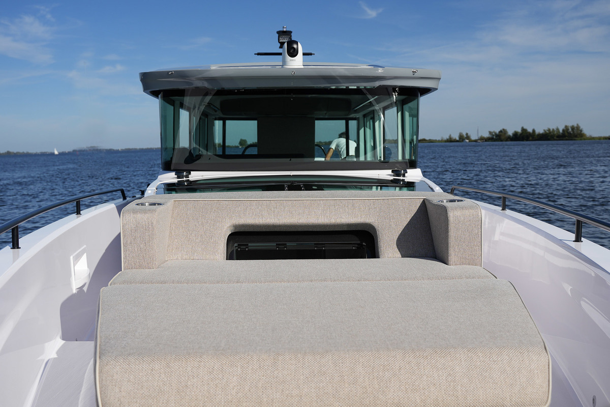 Axopar  37 XC Cross Cabin Mediterrana Edition