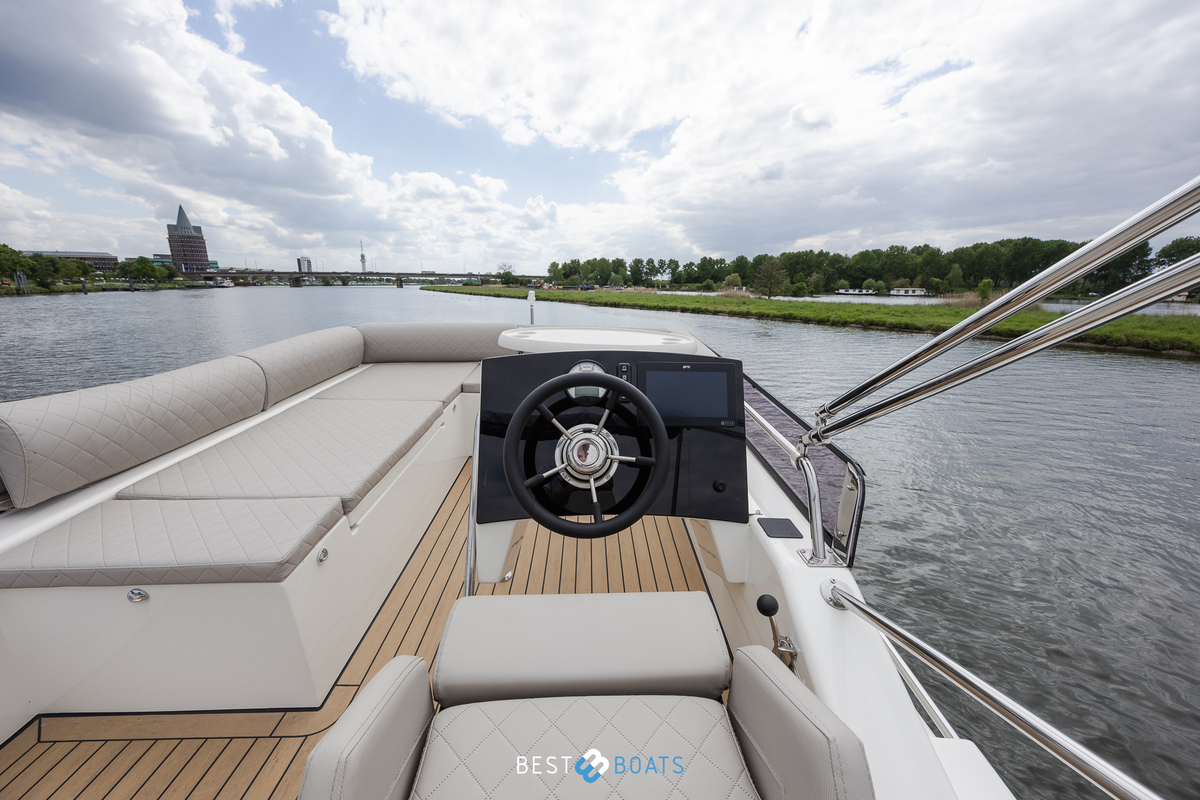 foto: 4 Cobra Yachts Futura 36 Premium Fly