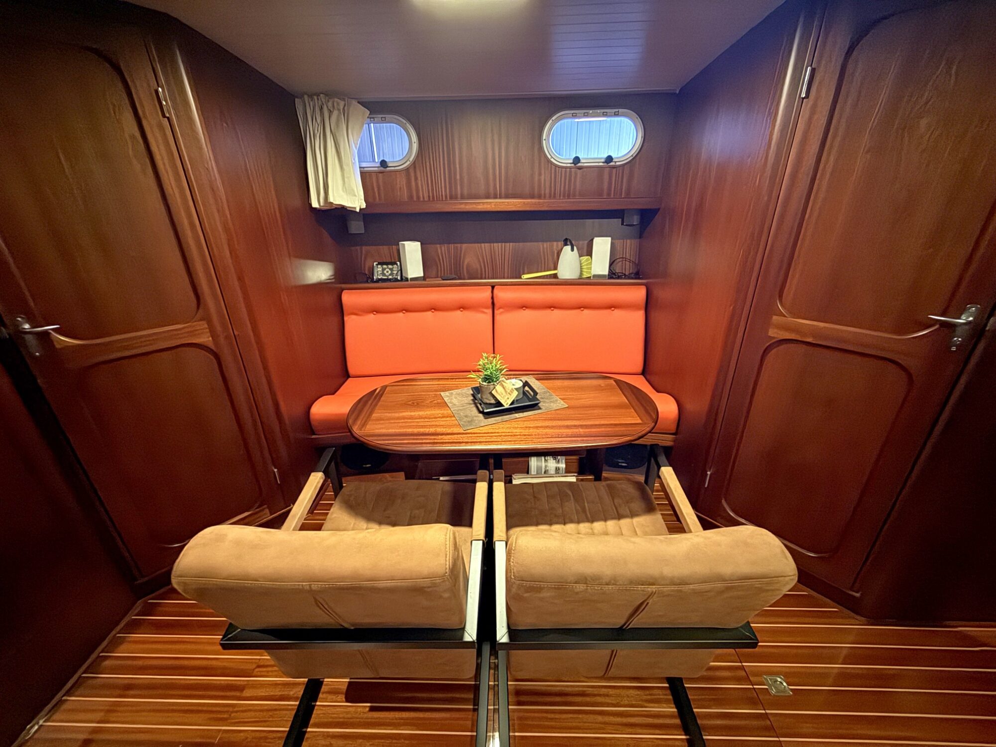 foto: 22 Crown yachts Crown Cruiser 12.85 OK Spiegeldeur