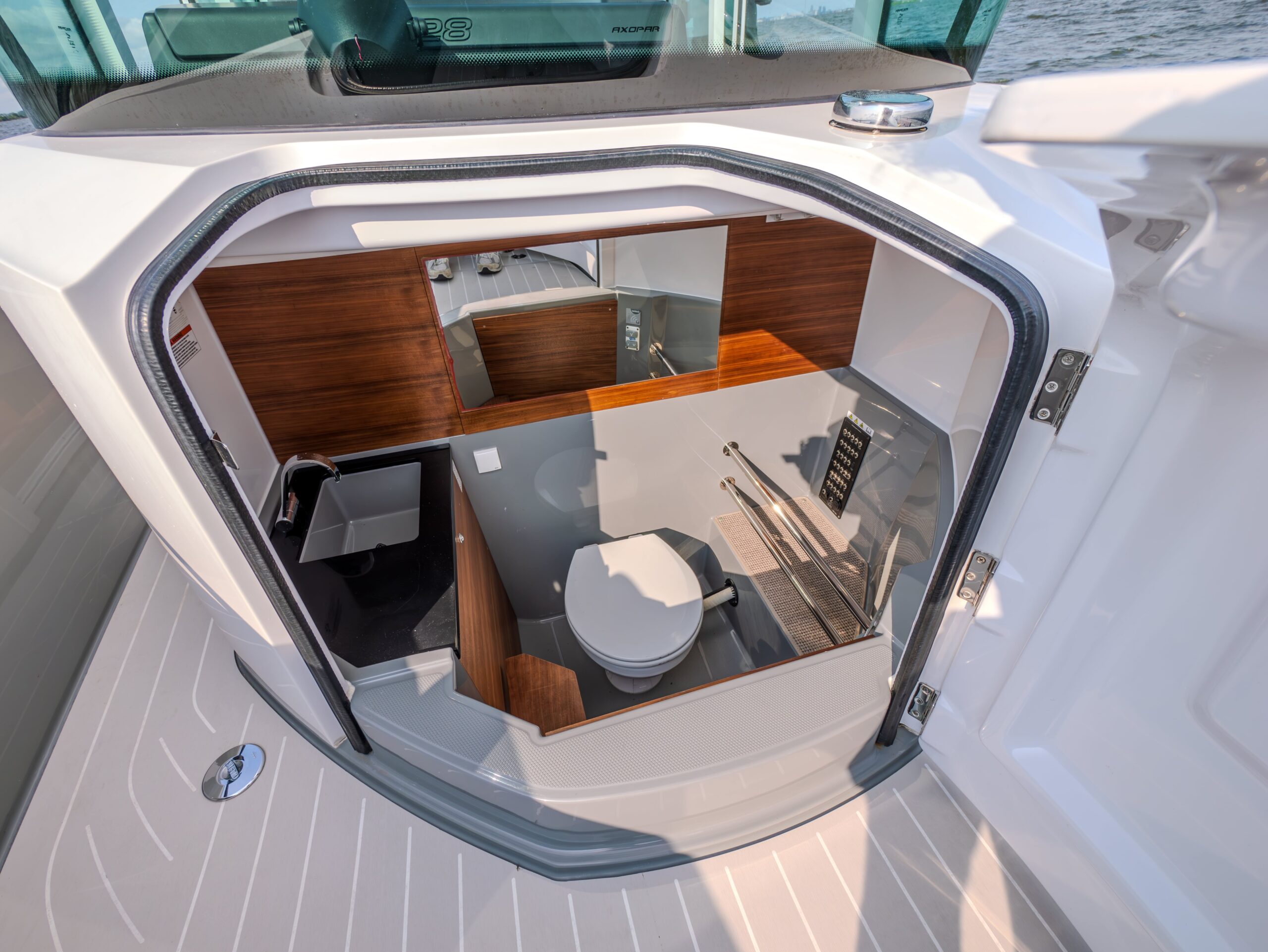 foto: 60 Axopar 28 Cabin