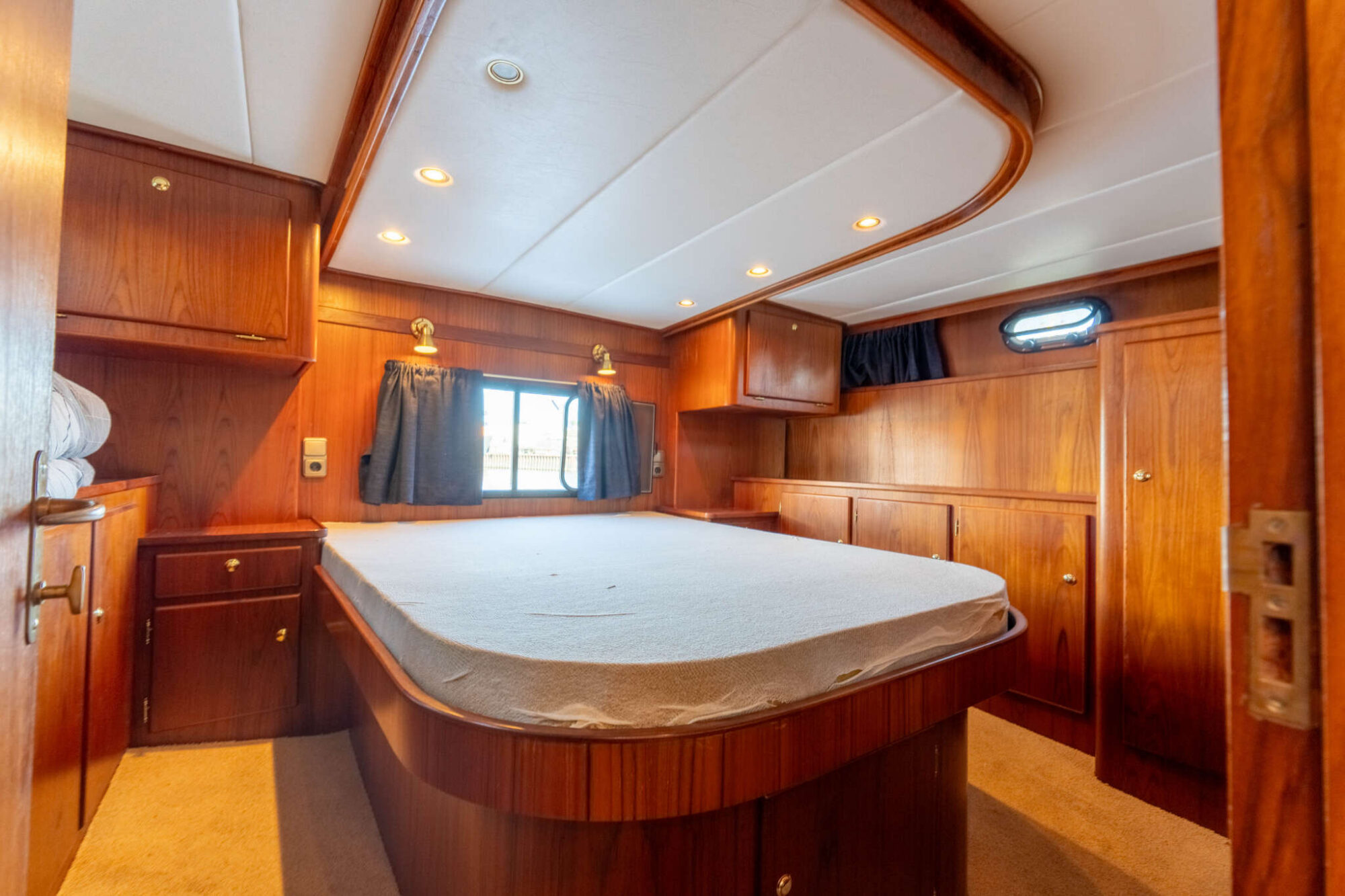 foto: 90 Explorer Explorer Classic 14.00 AK Cabrio