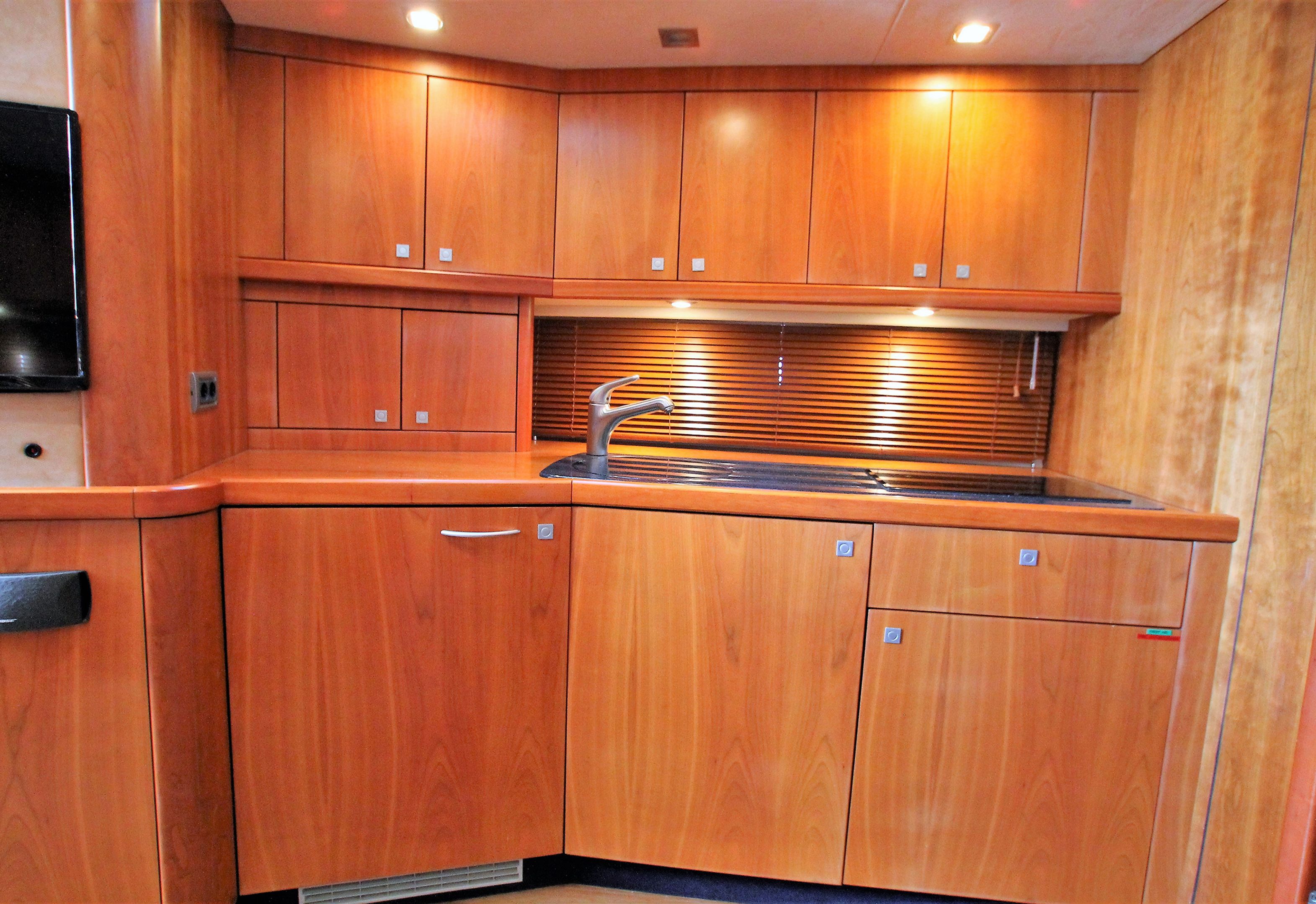 foto: 18 Sunseeker Portofino 53