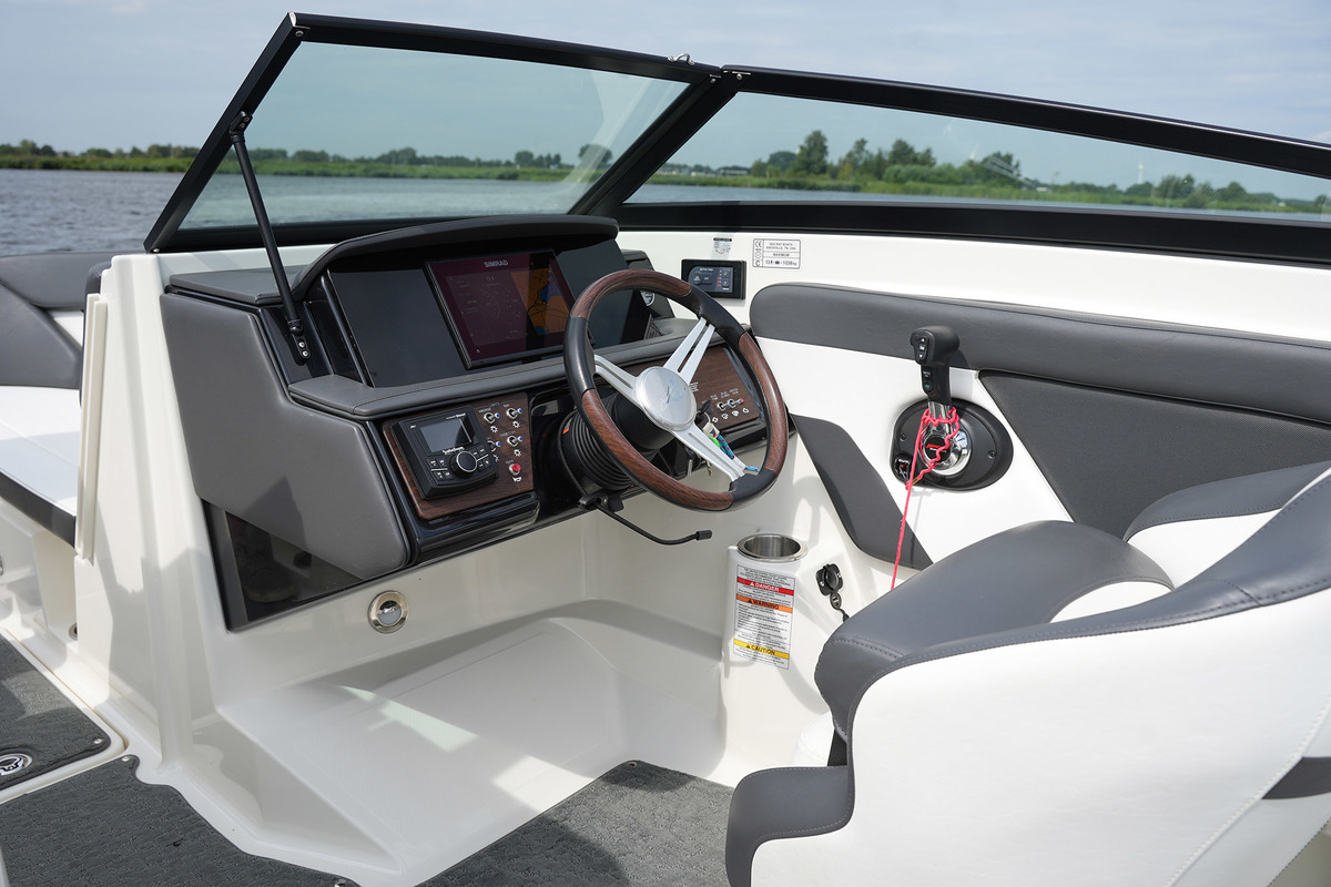 Sea Ray  SPX 230