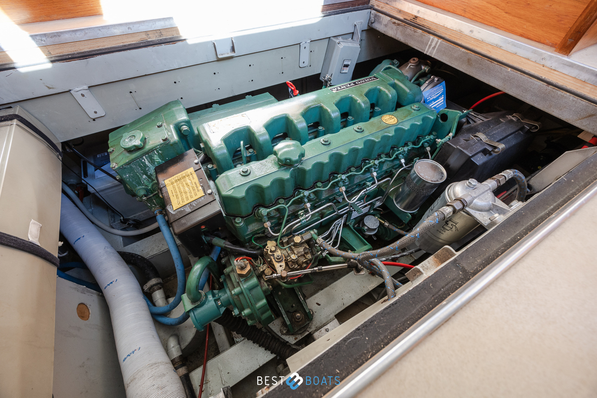 foto: 39 Linssen  St. Jozef 1050 Salon AK-L