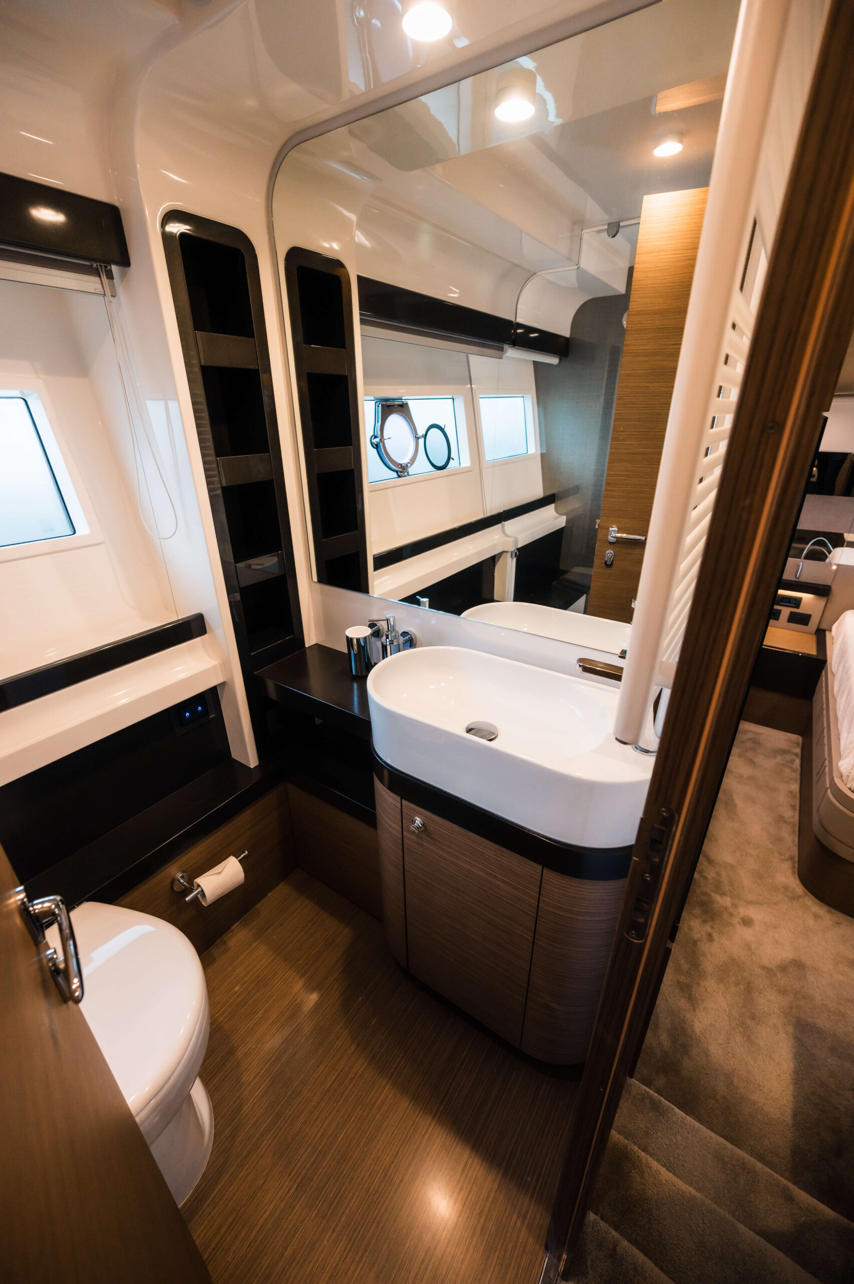 foto: 115 Ferretti Yachts 550