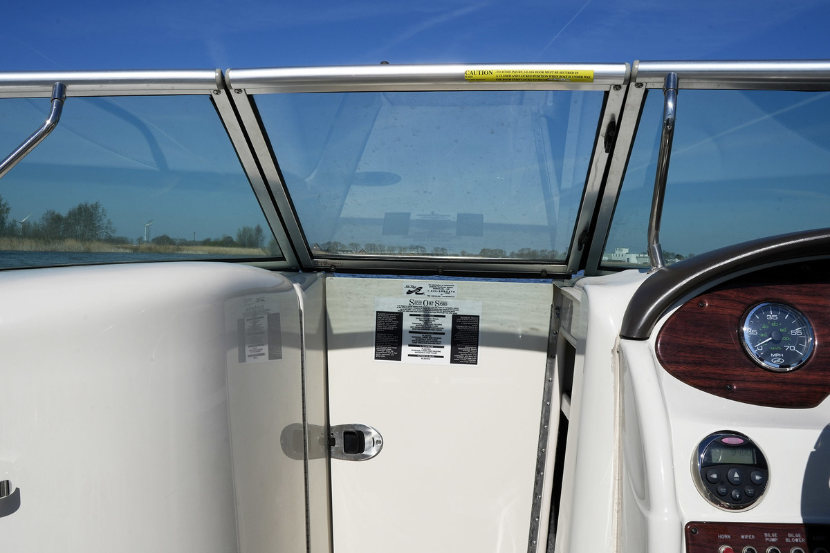 Sea Ray 220 Sundeck