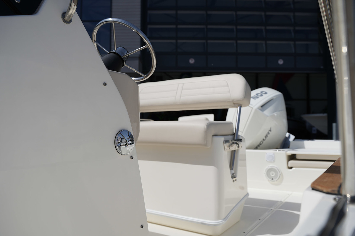 foto: 27 Boston Whaler 210 Montauk