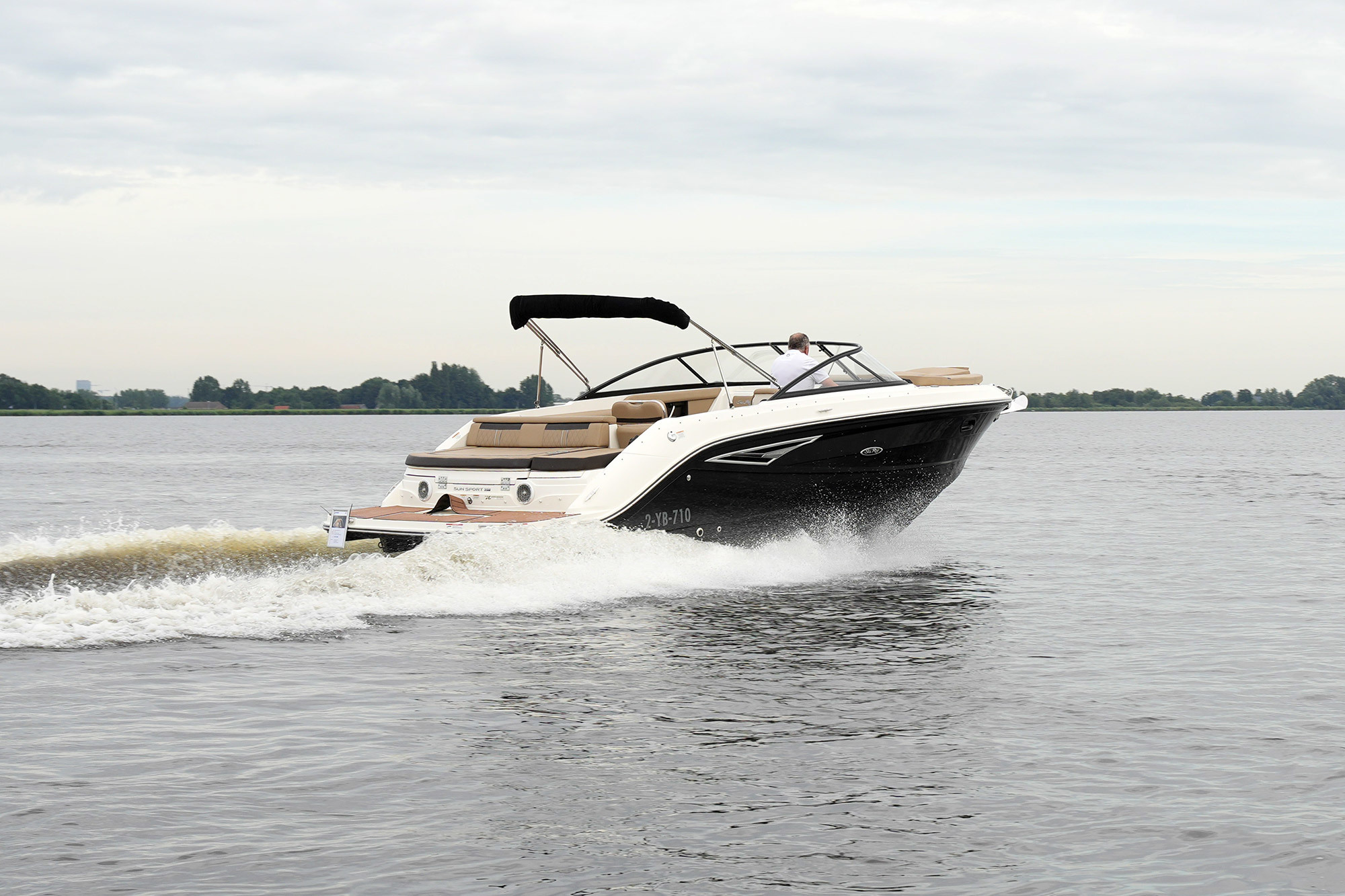 foto: 4 Sea Ray Sun Sport 250