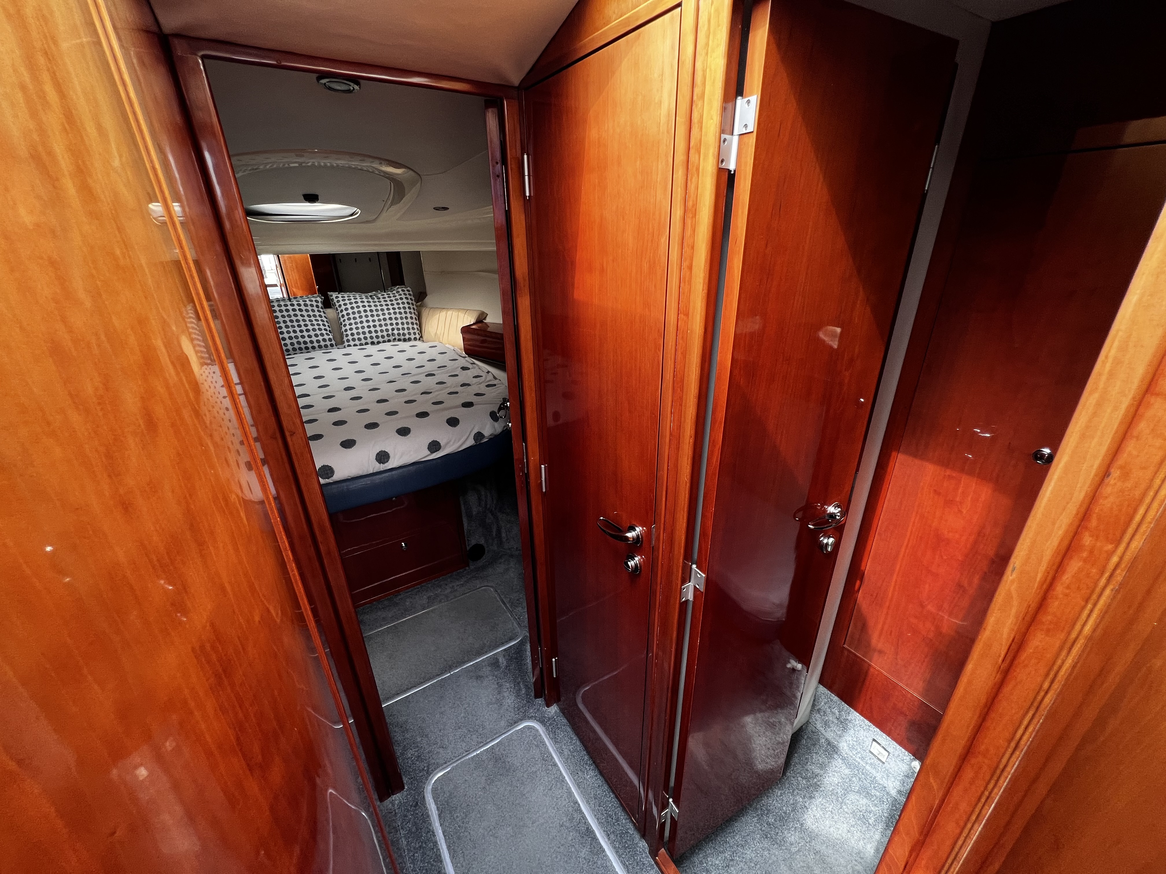 foto: 4 Fairline Phantom 42