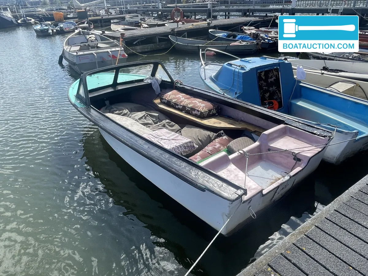 foto: 6 Motorboot 450