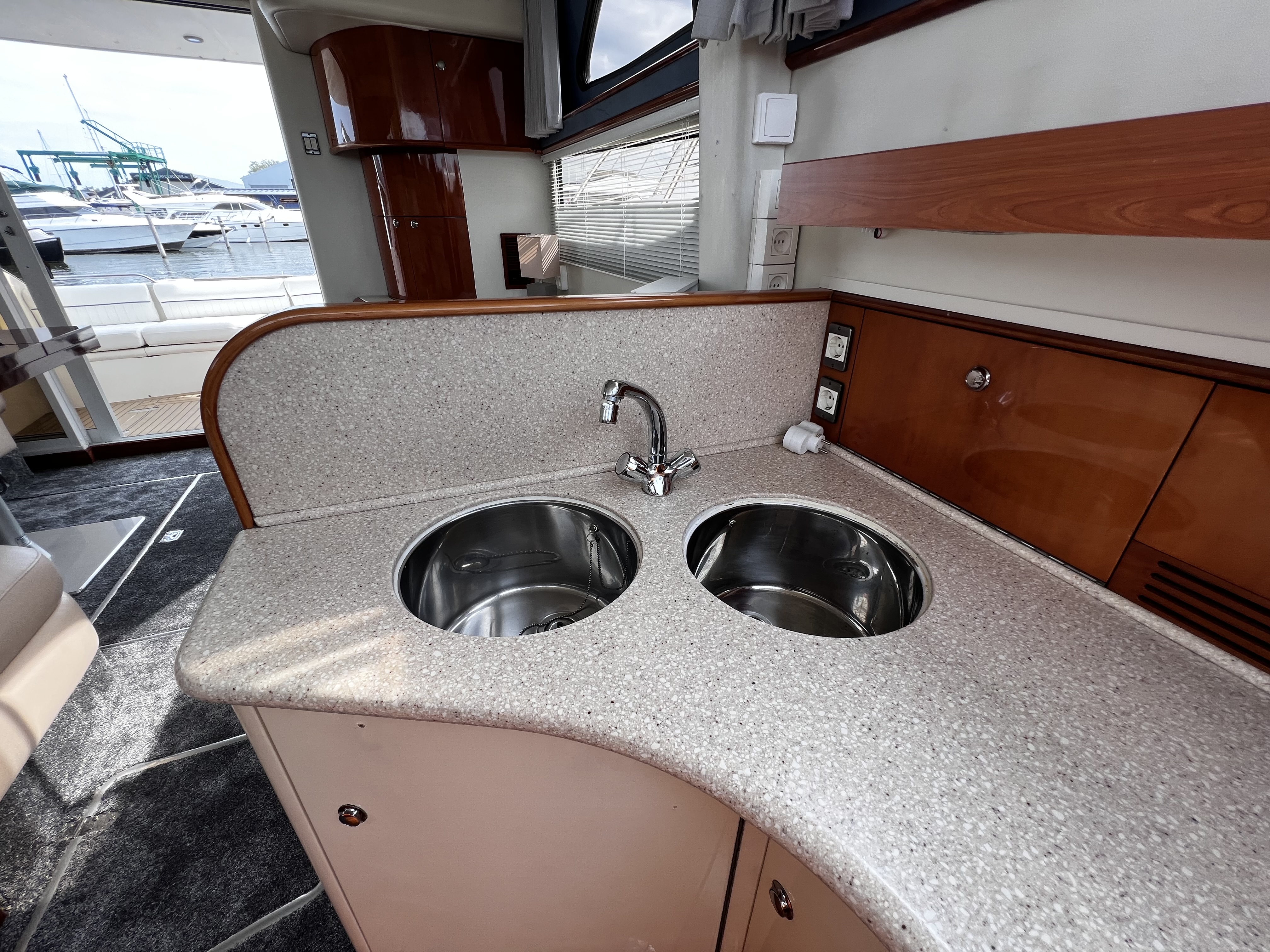 foto: 50 Fairline Phantom 42