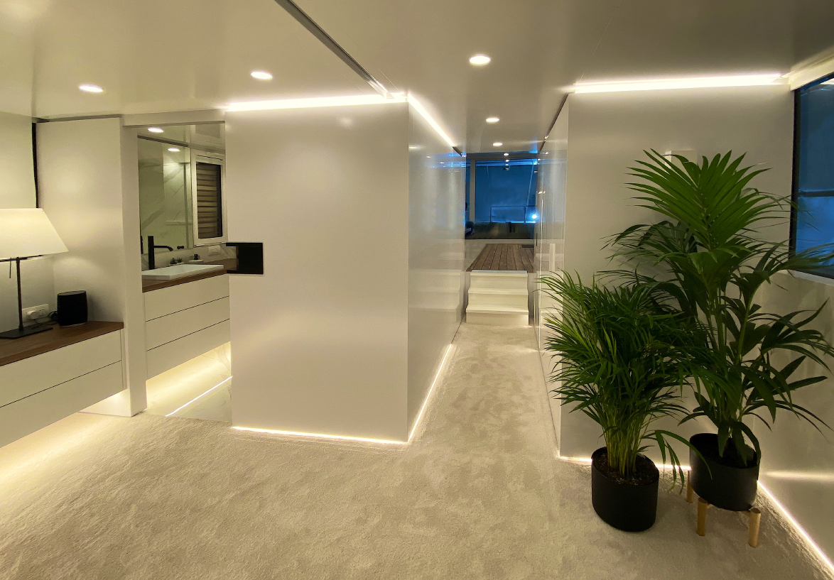 foto: 19 MX4 Houseboat MOAT