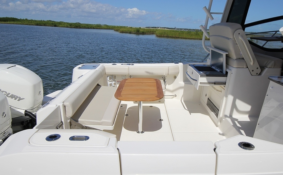 foto: 4 Boston Whaler 325 Conquest