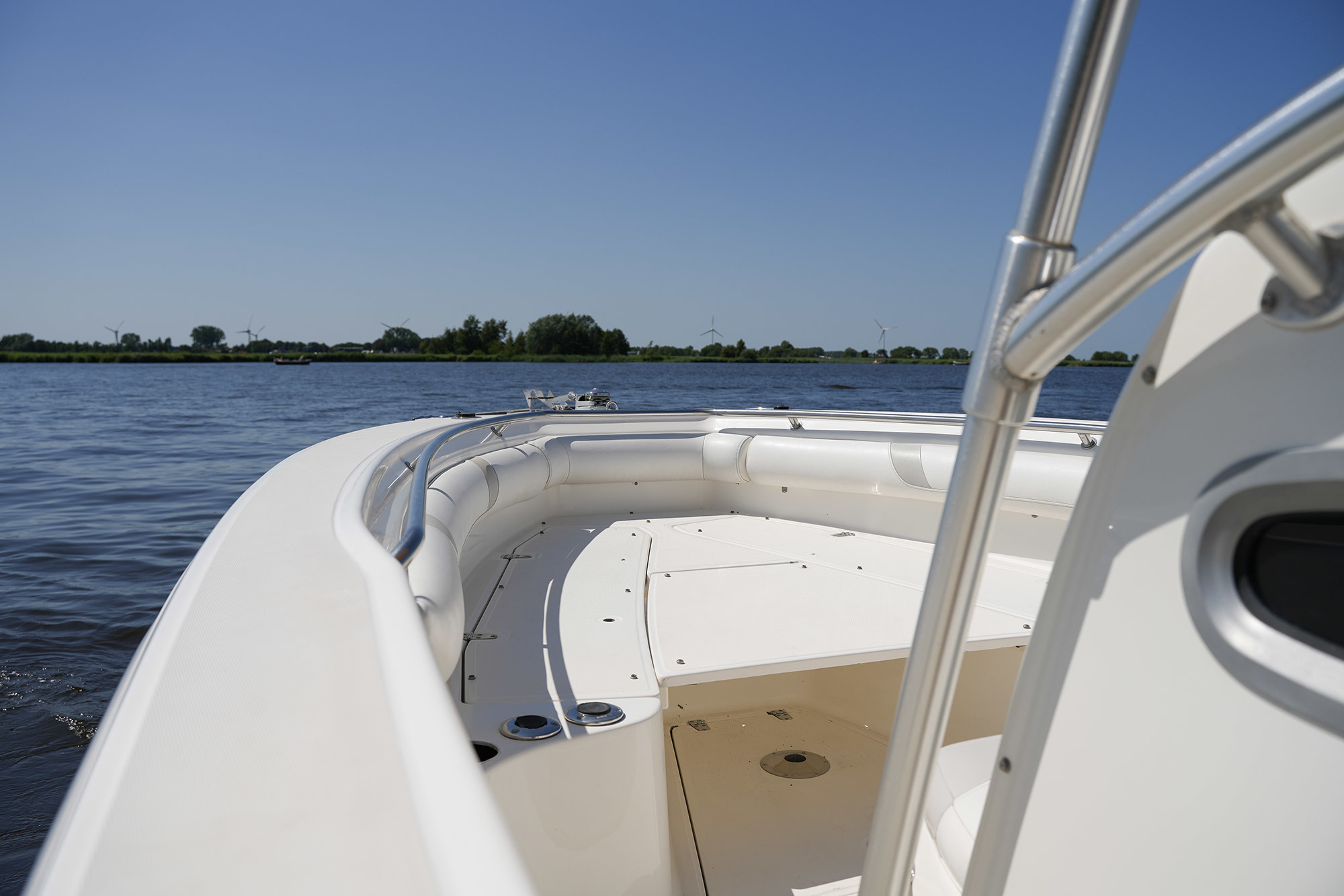 foto: 39 Boston Whaler 270 Outrage