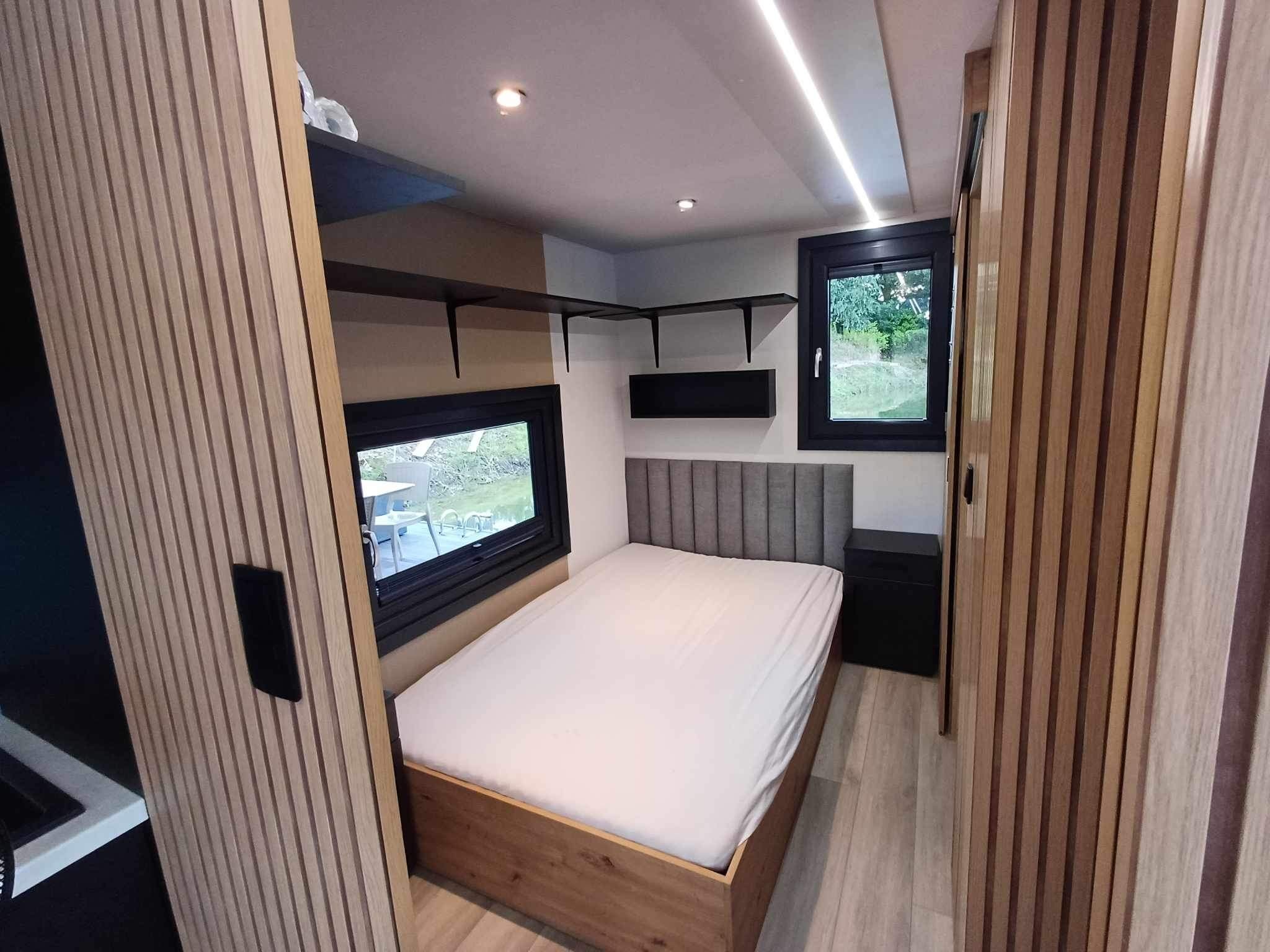 foto: 4 Shogun Mobile Houseboat