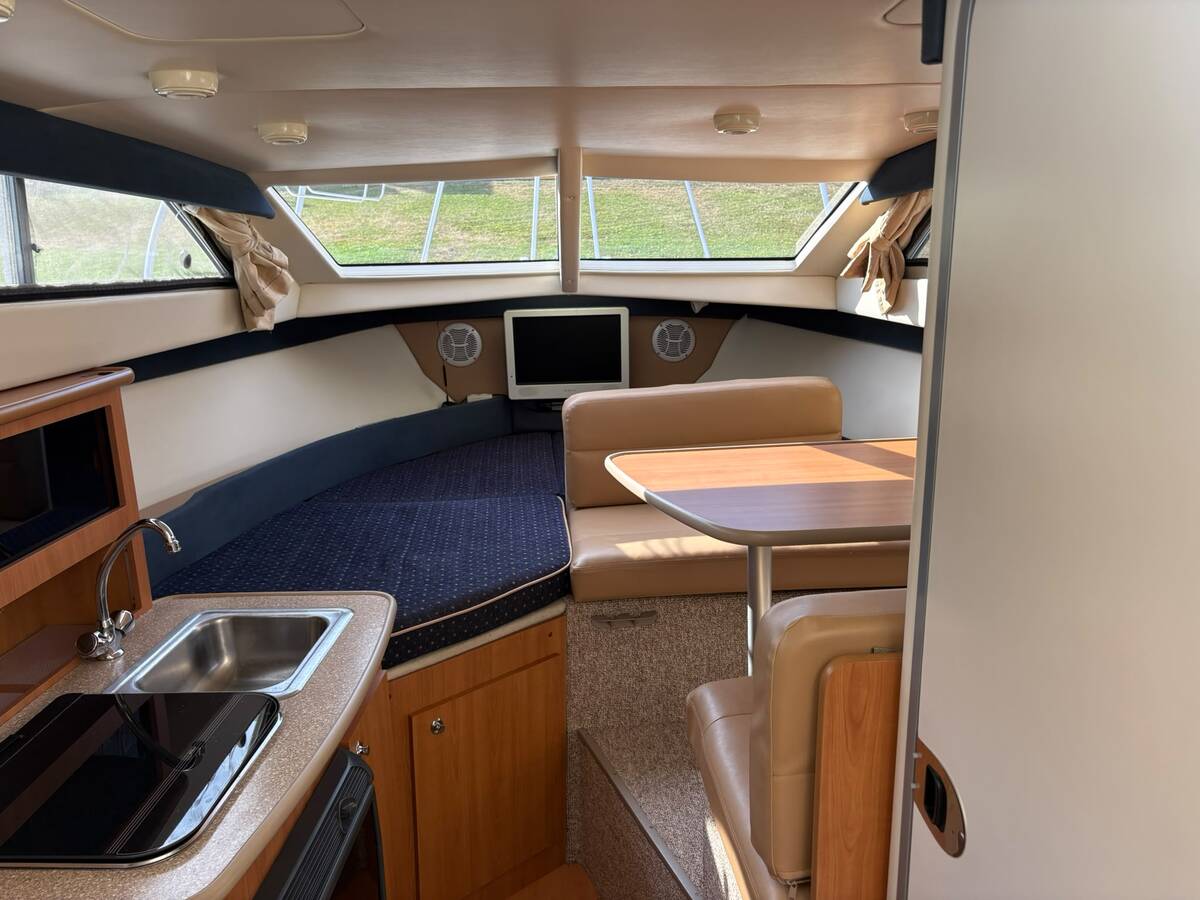 foto: 4 Bayliner 246 Discovery 