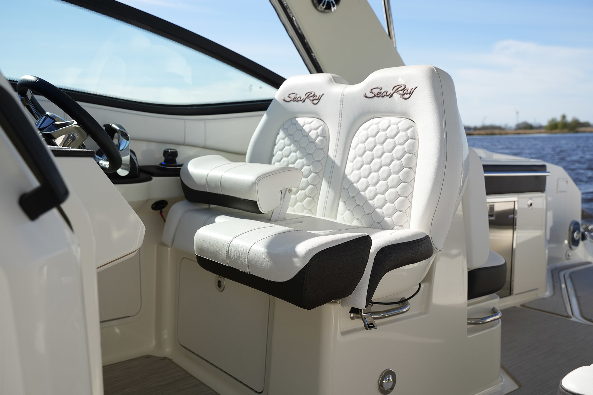 foto: 66 Sea Ray Sundancer 320