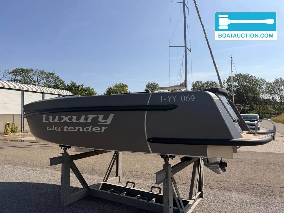 foto: 19 Luxury Alu tender 65