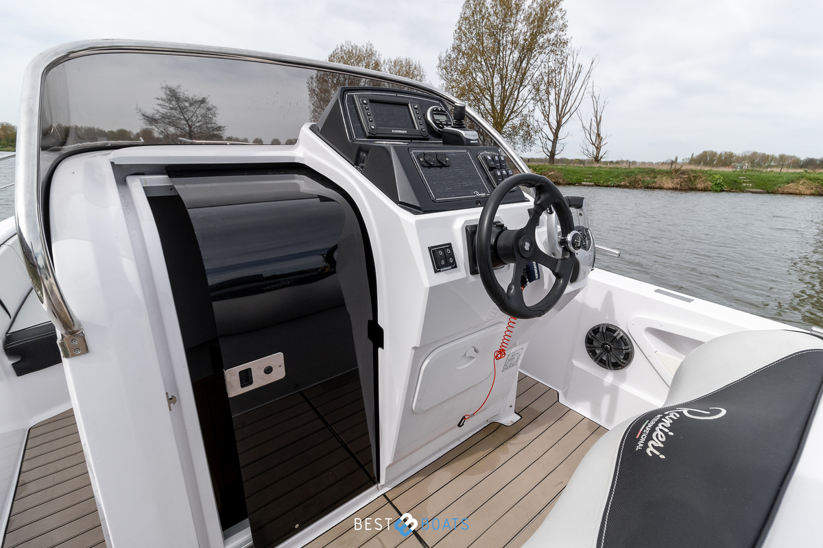 foto: 20 Ranieri Voyager 26S