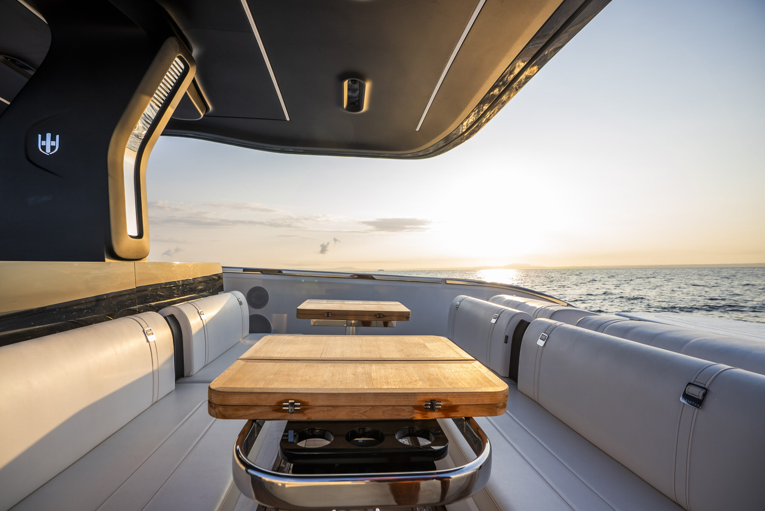 foto: 64 Invictus TT460