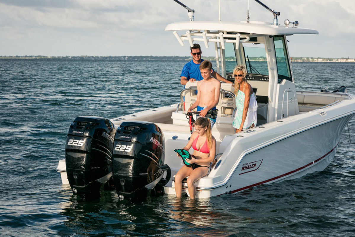 foto: 6 Boston Whaler 250 Outrage