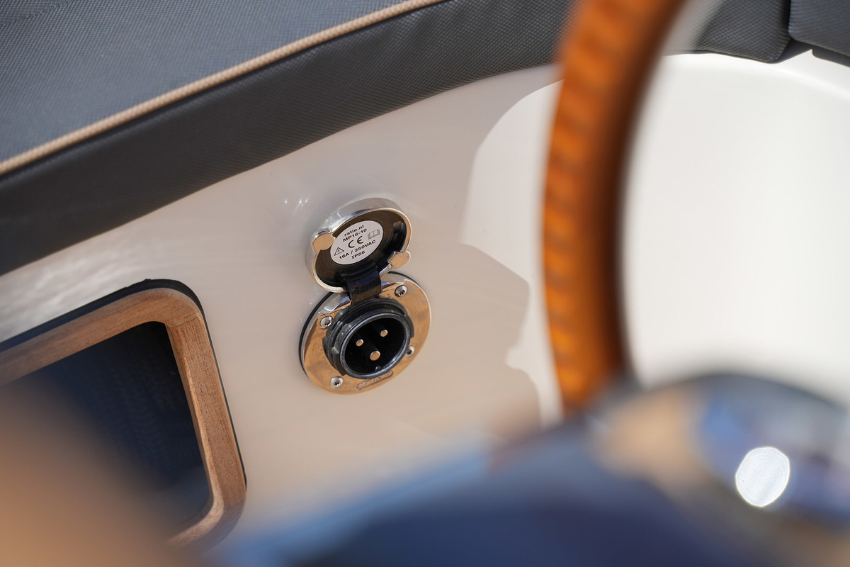 foto: 42 Interboat Intender 820