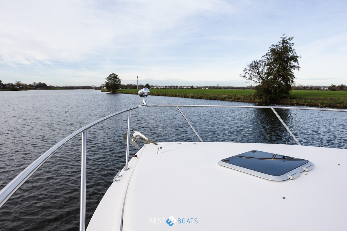 Rinker 342 Fiesta Vee