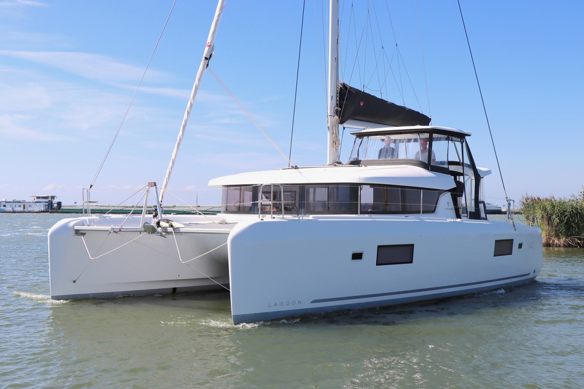 hoofdfoto: 1 Lagoon 42 Full specs