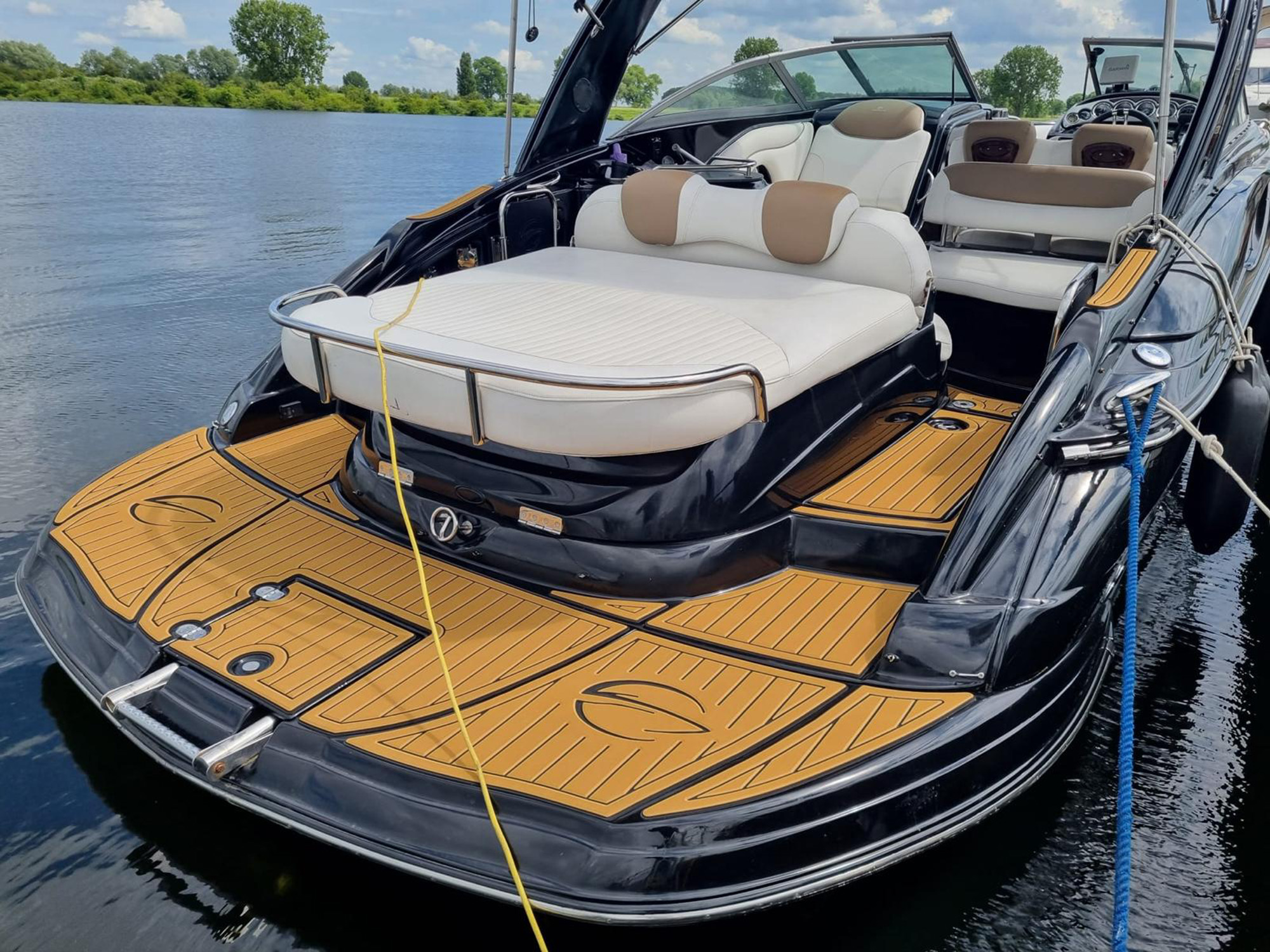 foto: 36 Crownline 320 bowrider black