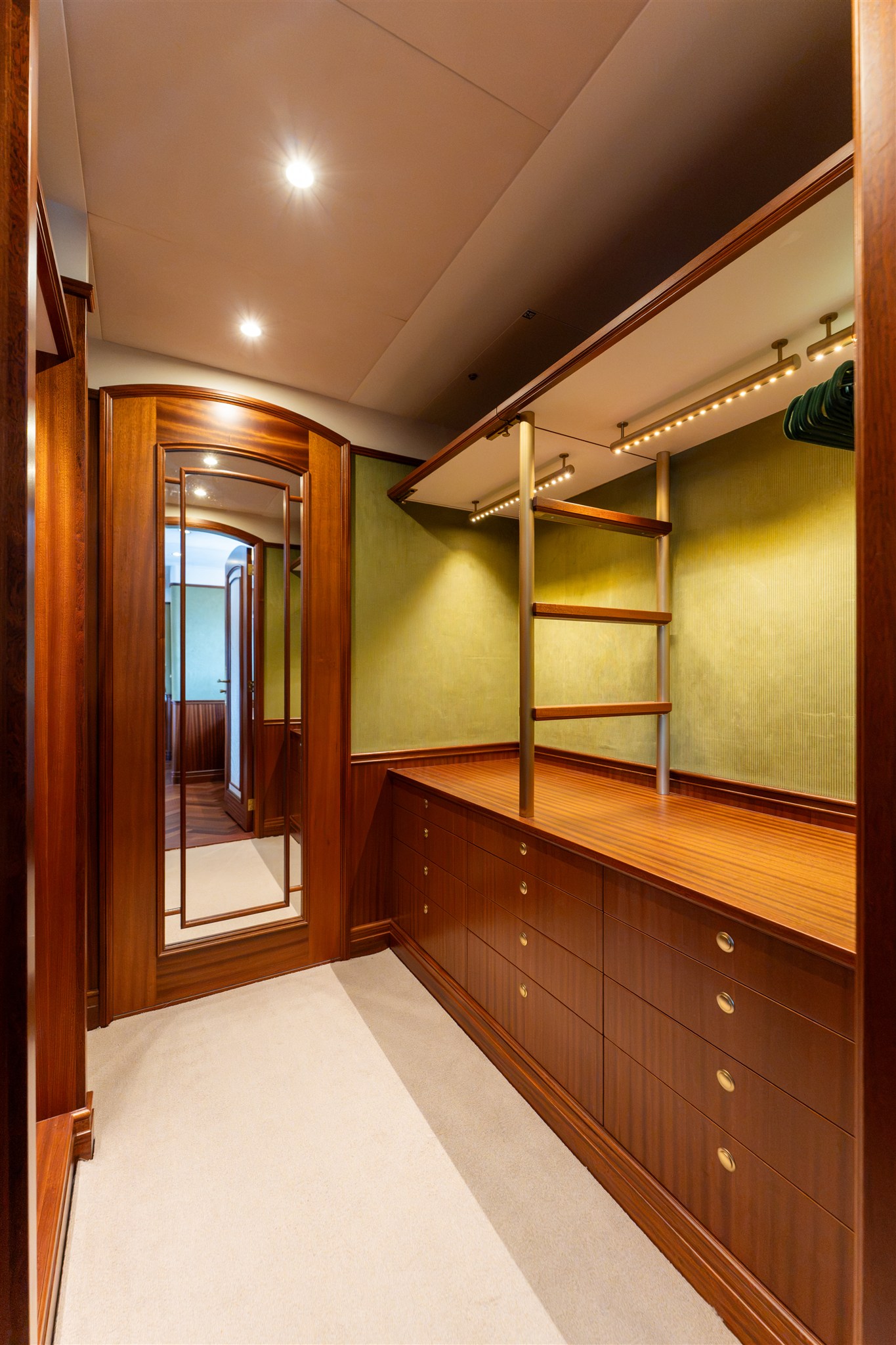 foto: 99 Van Der Valk Shipyard Custom Explorer