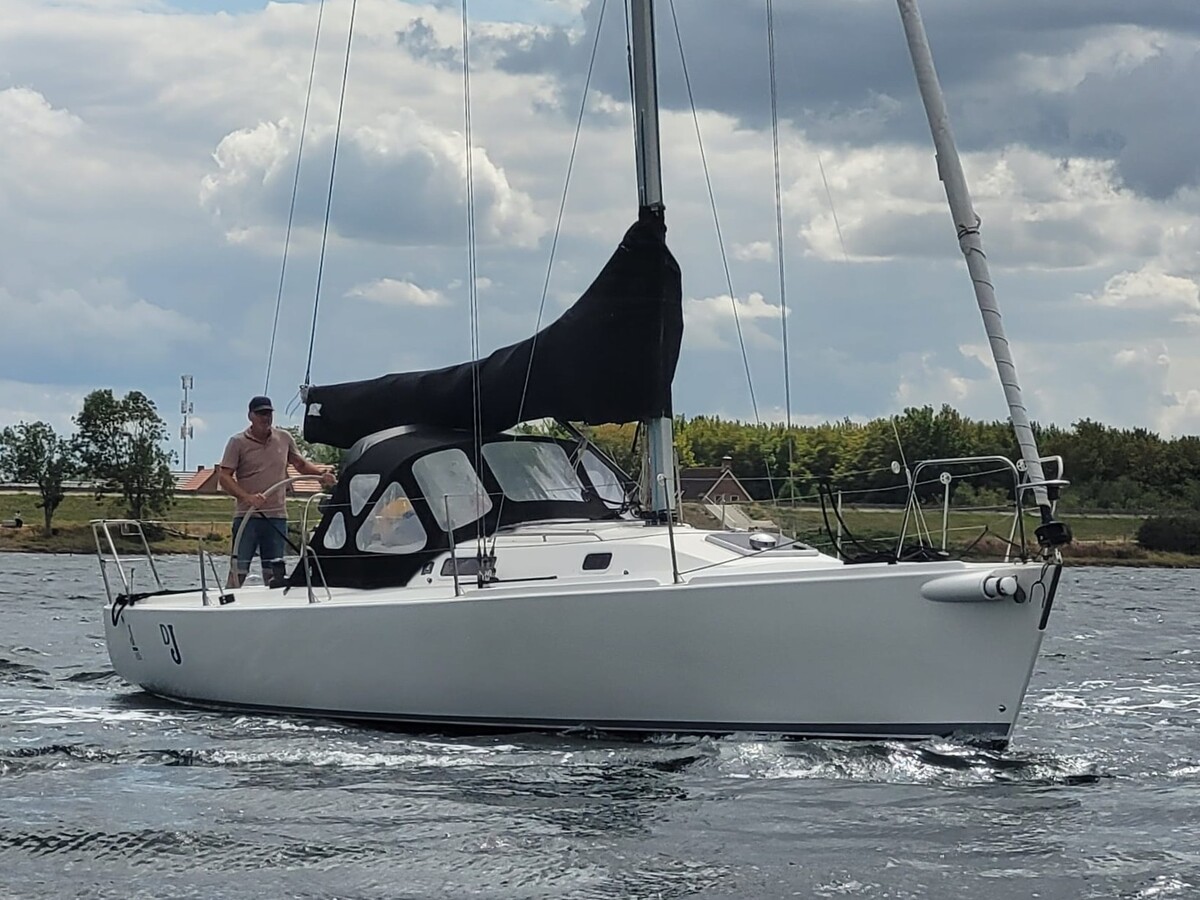 foto: 5 J Boats J105