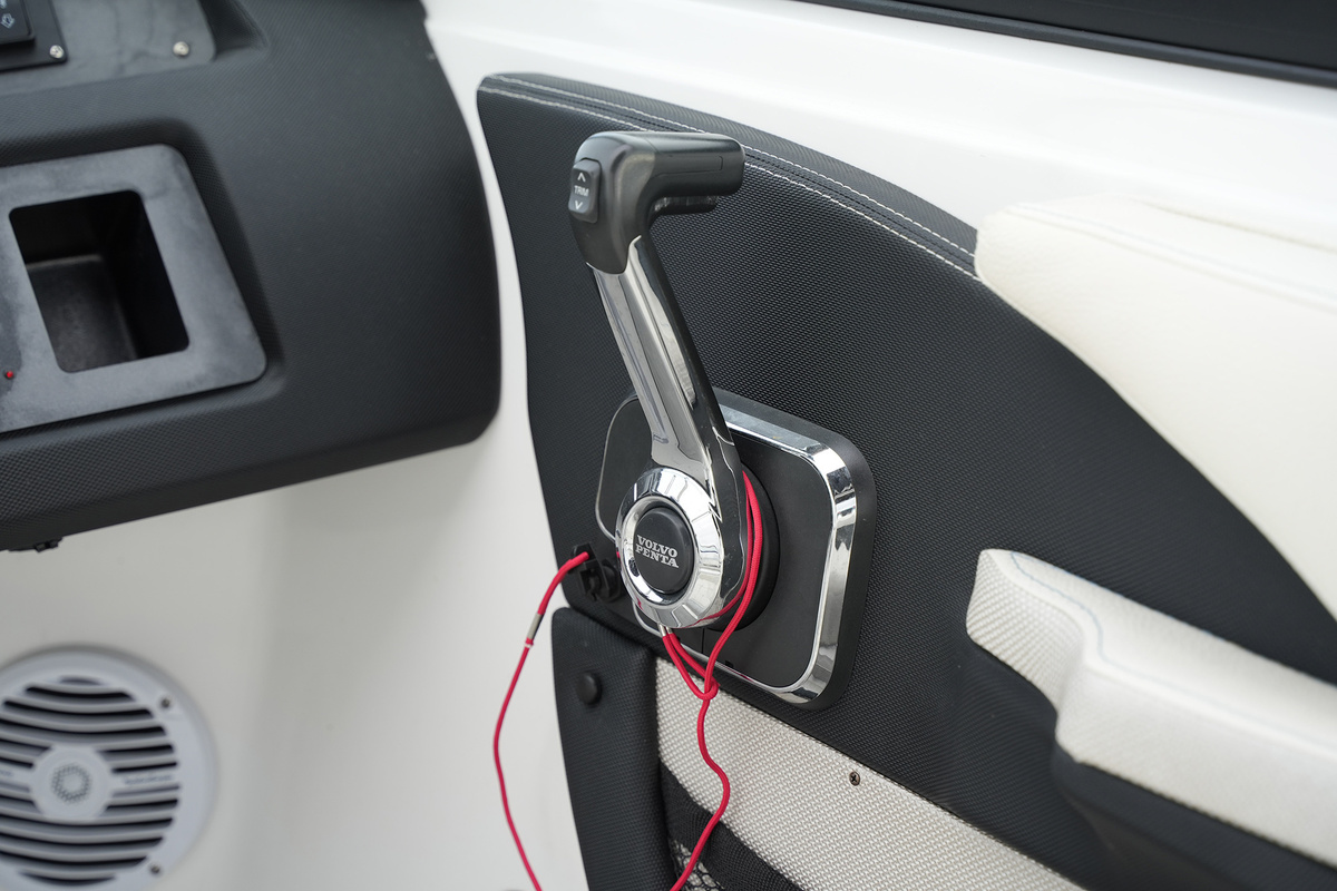 foto: 48 Cobalt CS23