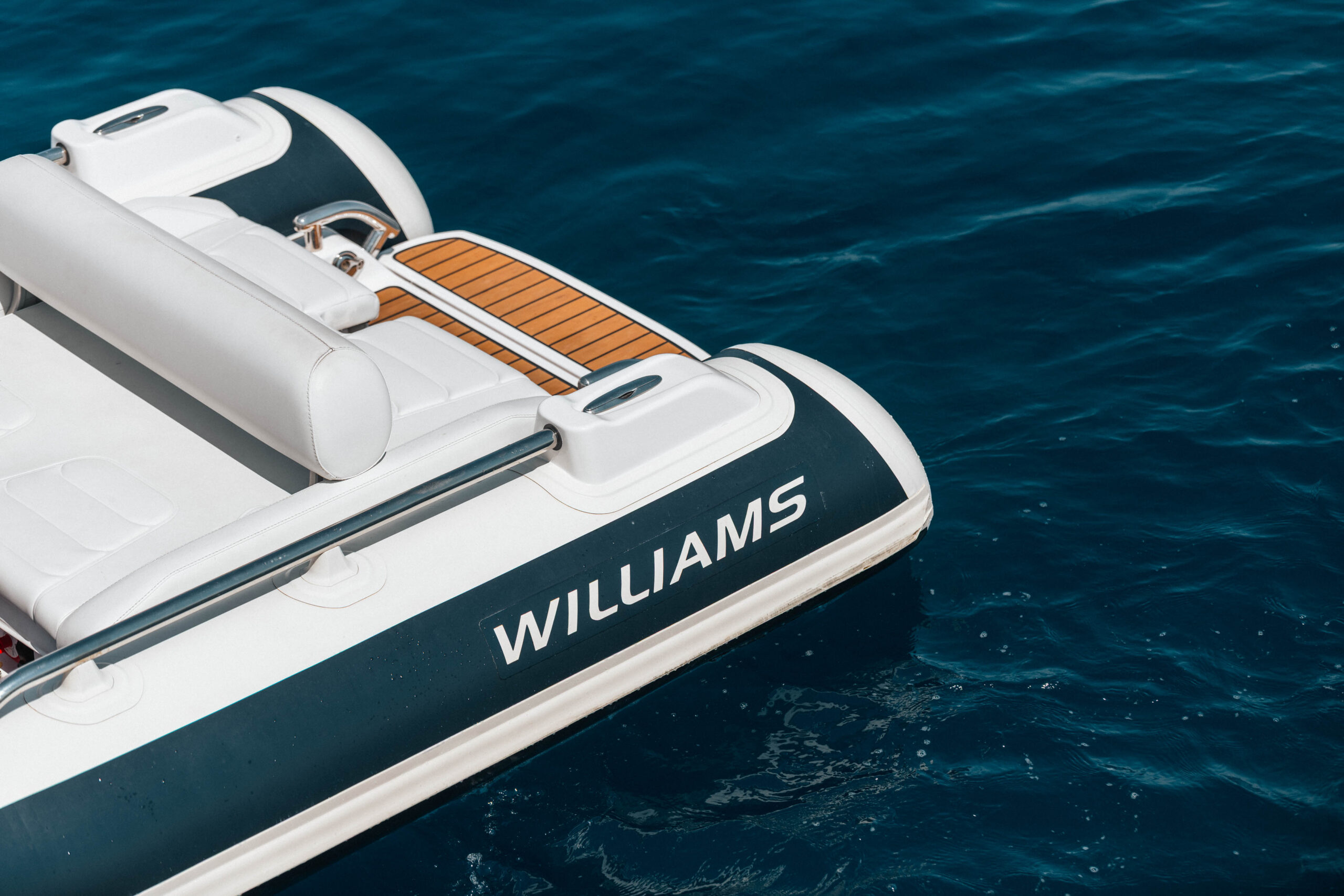 foto: 5 Prestige 690 flybridge