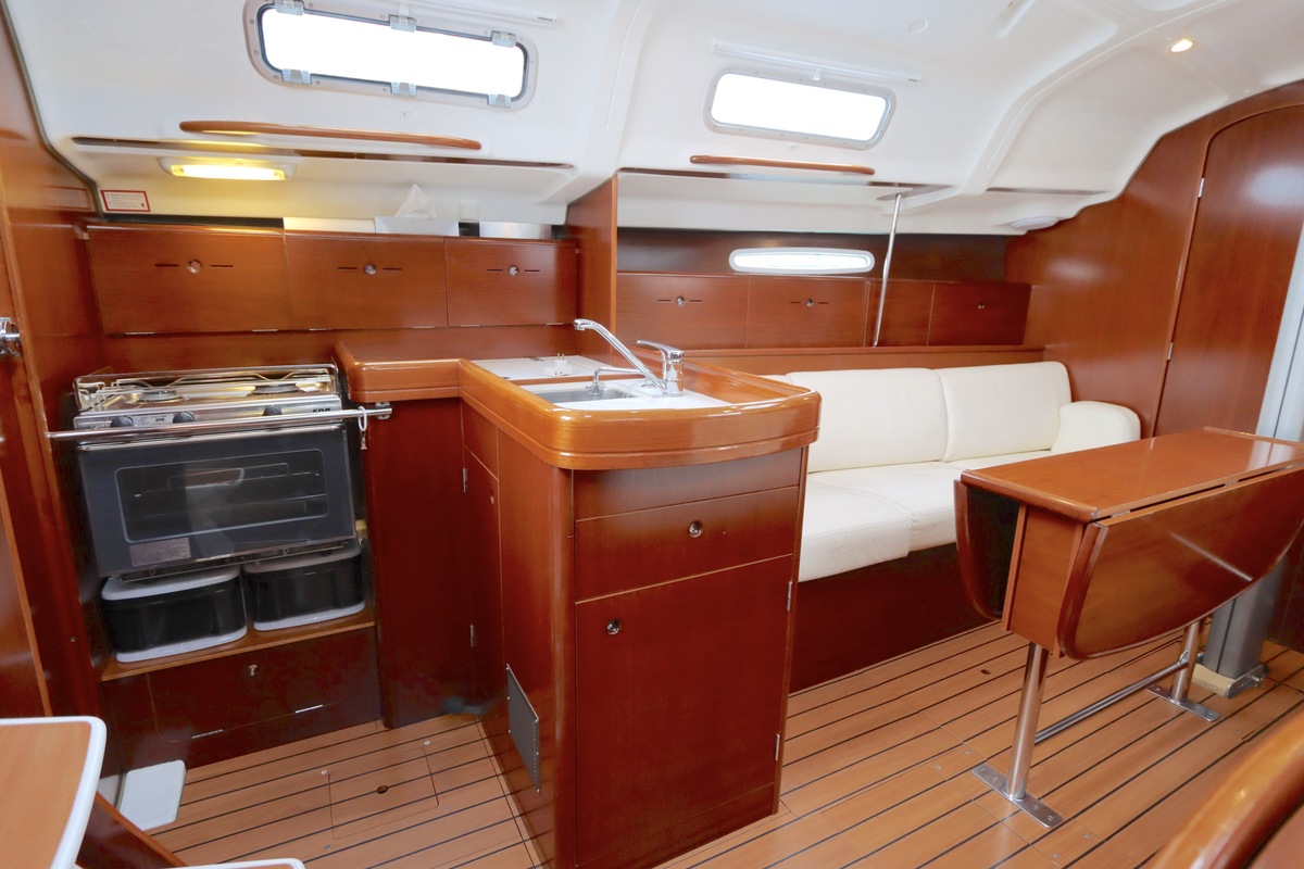 foto: 5 Beneteau  First 36.7 Performance uitvoering