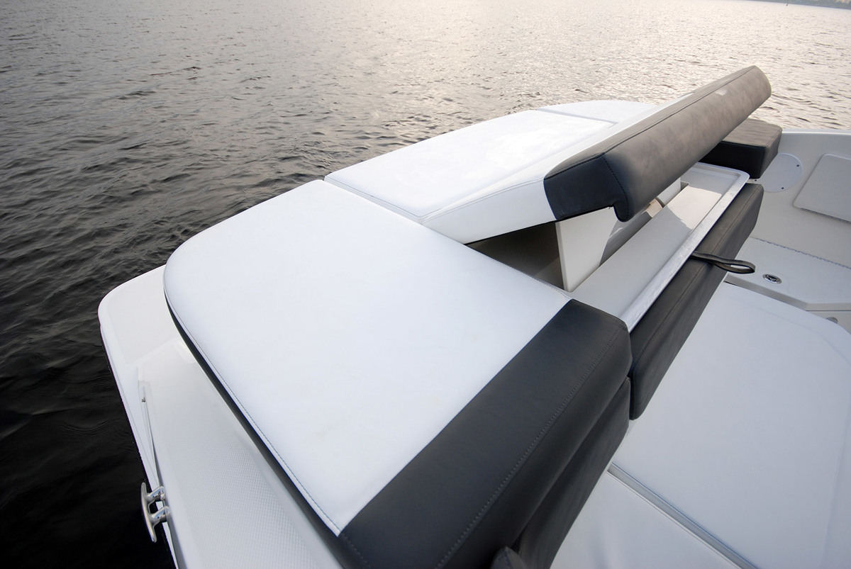 foto: 80 Sea Ray SPX 230