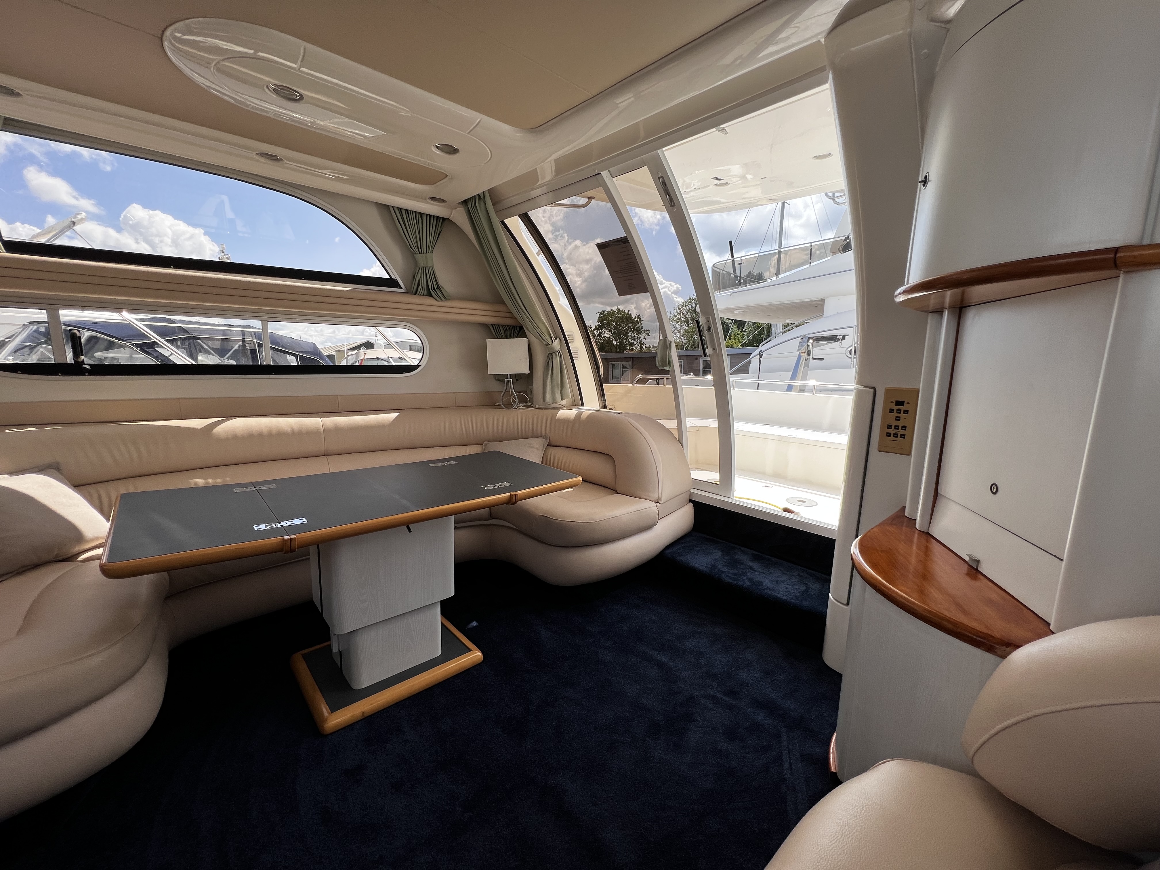 foto: 4 Sealine 420 Statesman