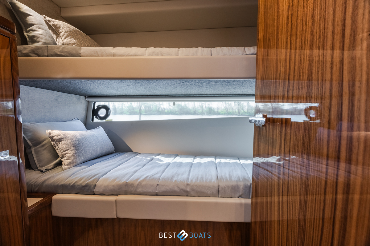 foto: 77 Riviera 4600 SPORT YACHT-PLATINUM EDITION