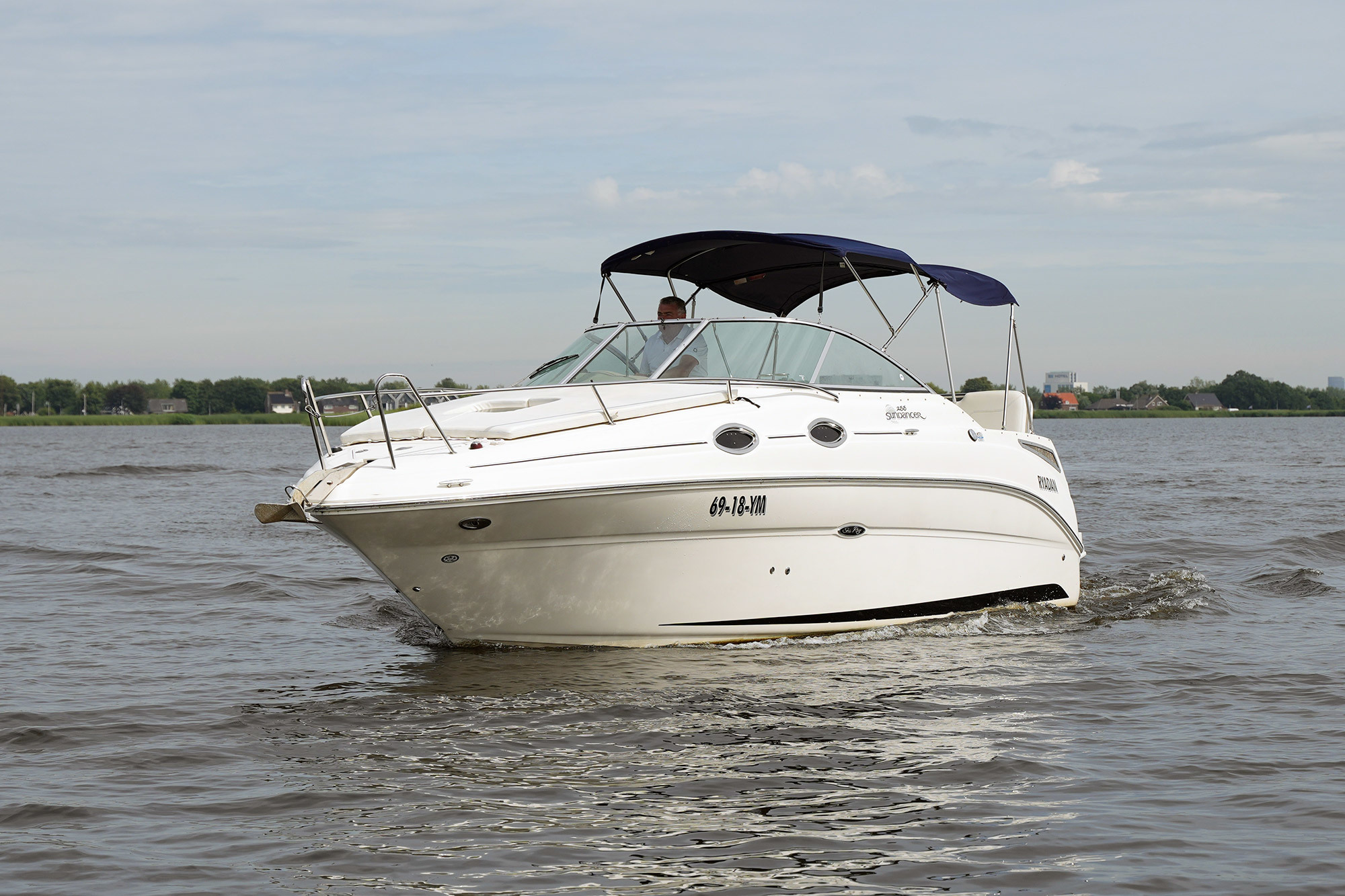 foto: 4 Sea Ray 255 Sundancer