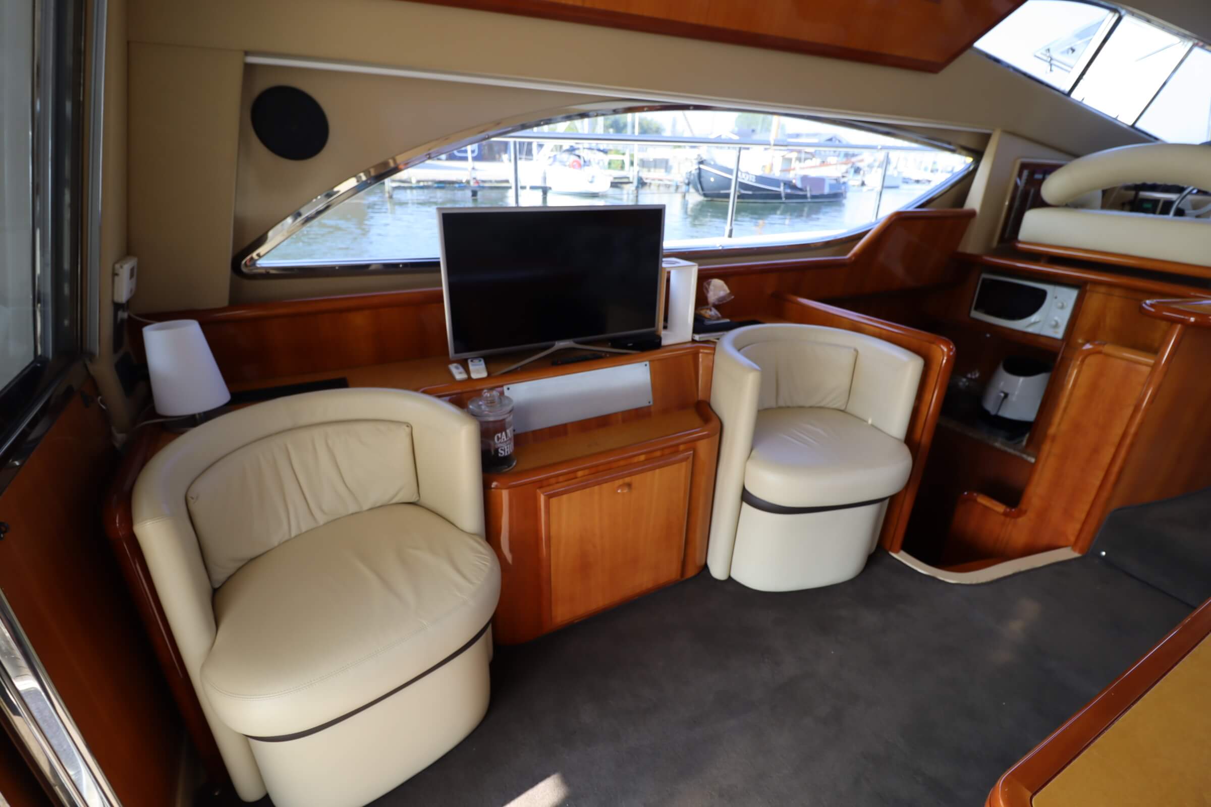 foto: 108 Ferretti Yachts 530