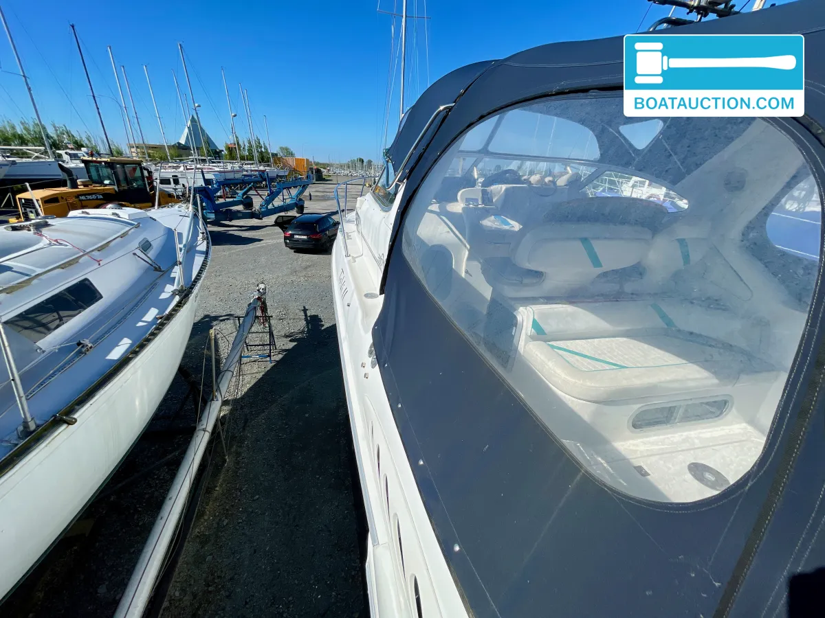 foto: 4 Sealine 310 Sportbridge