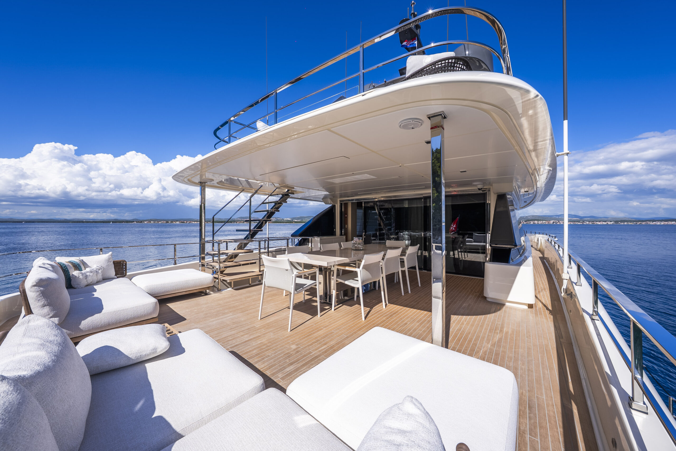 foto: 5 Custom Line Navetta 33