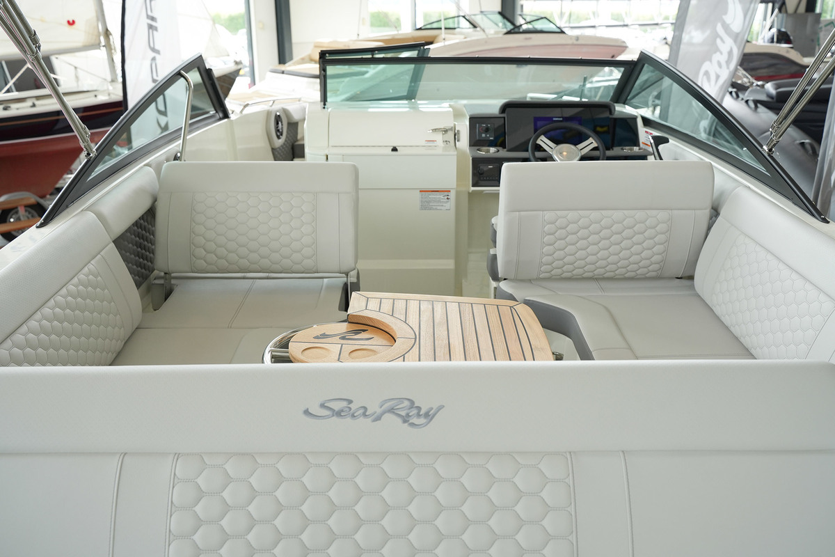 foto: 5 Sea Ray SDX 250