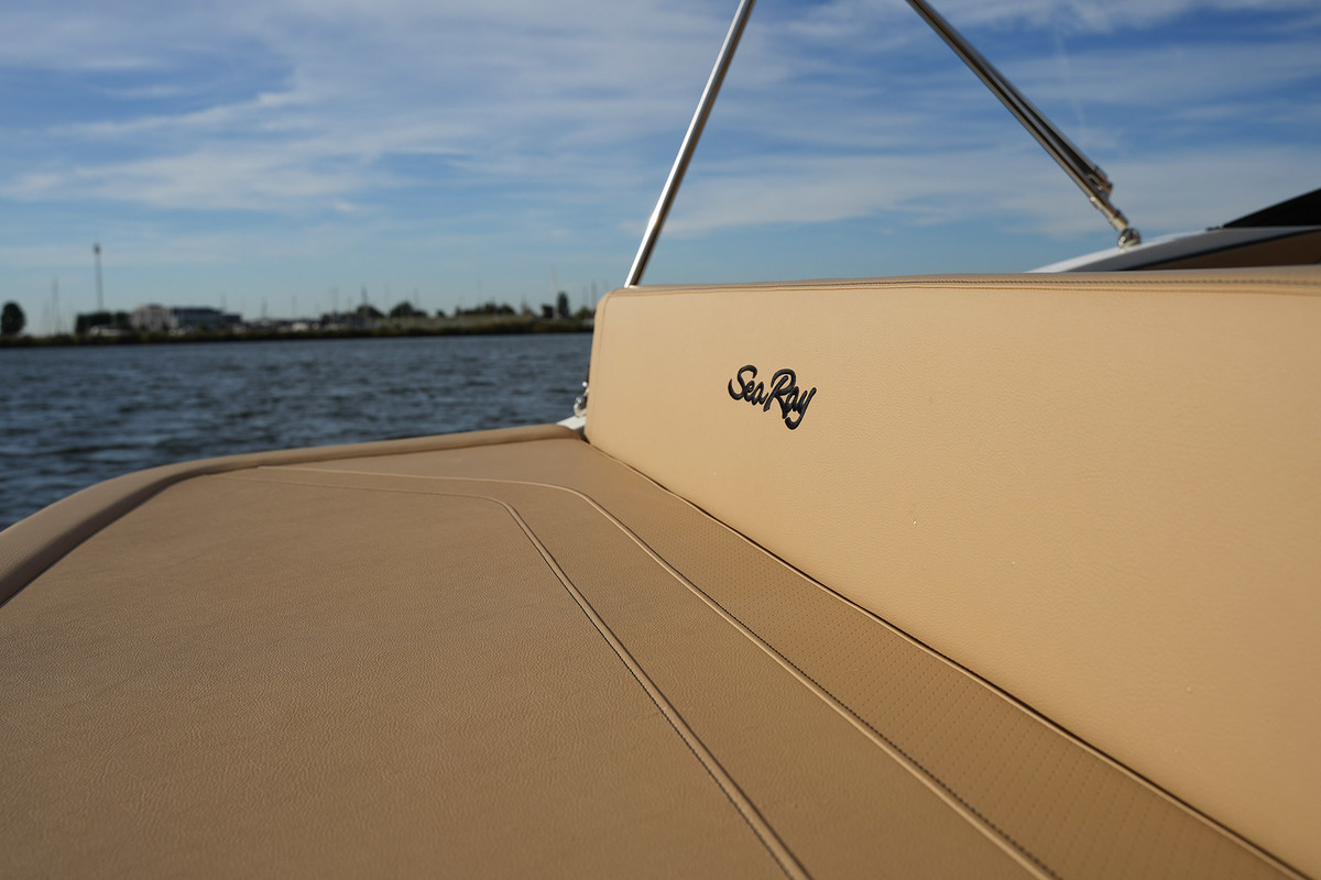 foto: 5 Sea Ray SPX 210