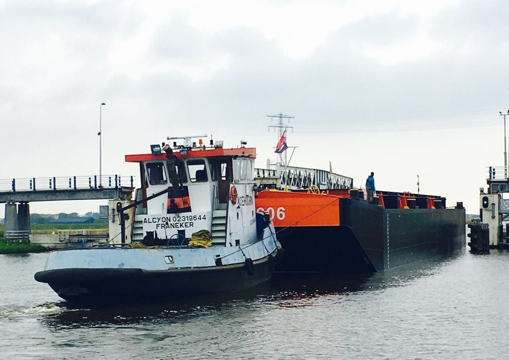 foto: 9 Sleepboot 21.50